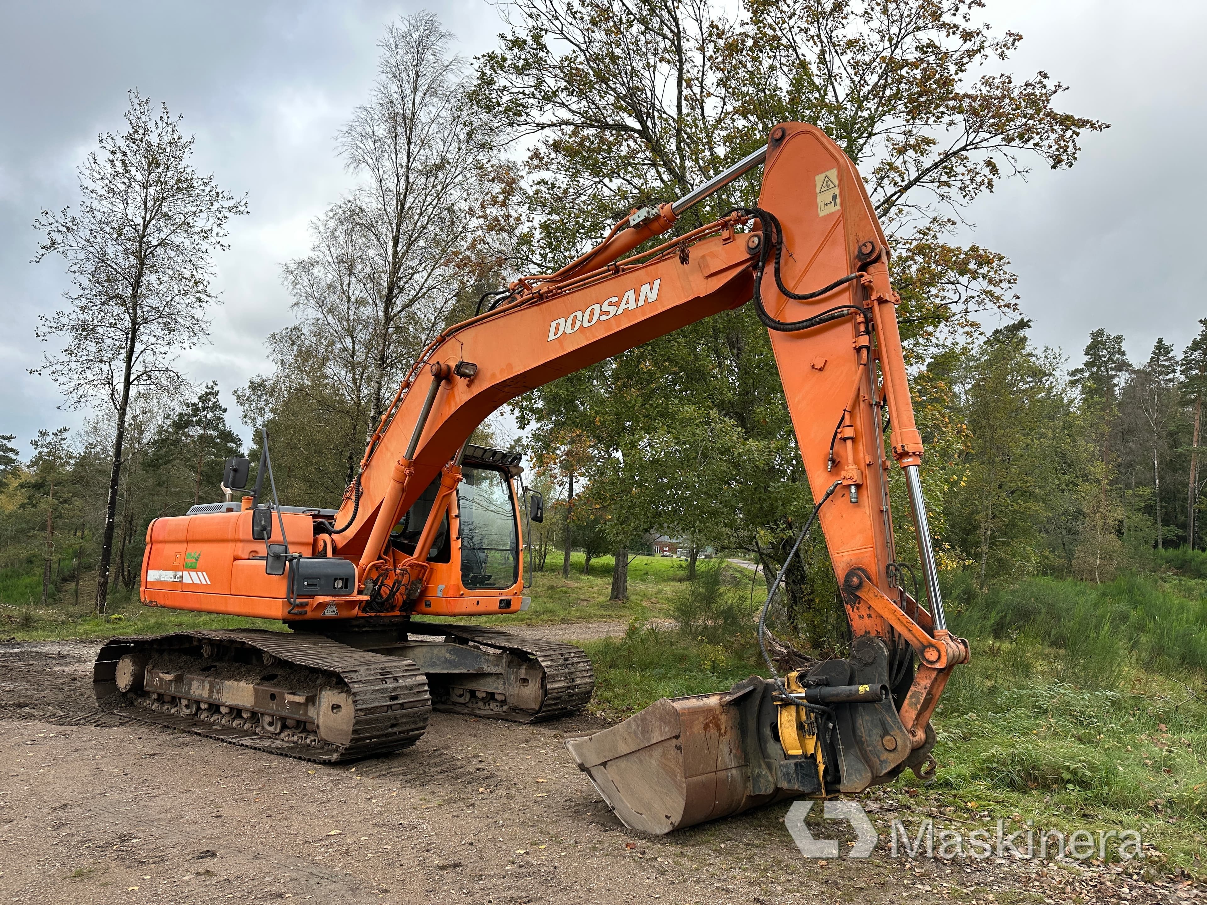 Grävmaskin Doosan DX225LC (få timmar)