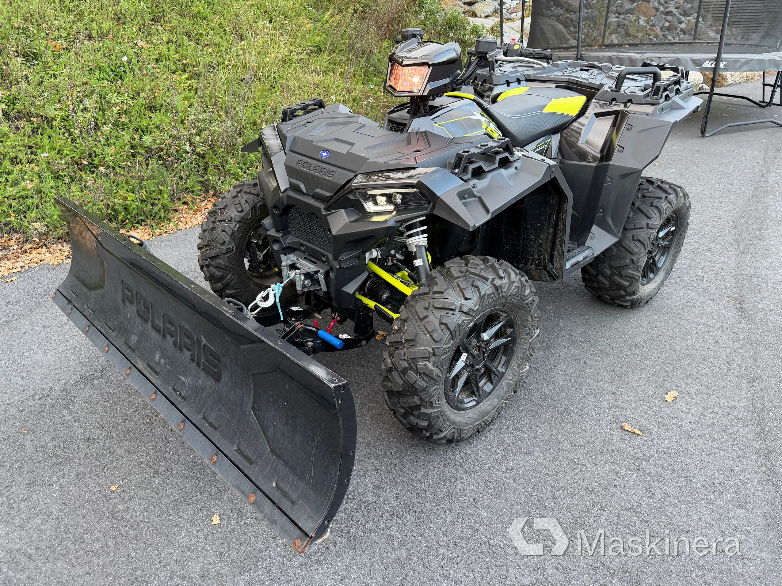 ATV Polaris Sportsman XP 1000 S med snöblad