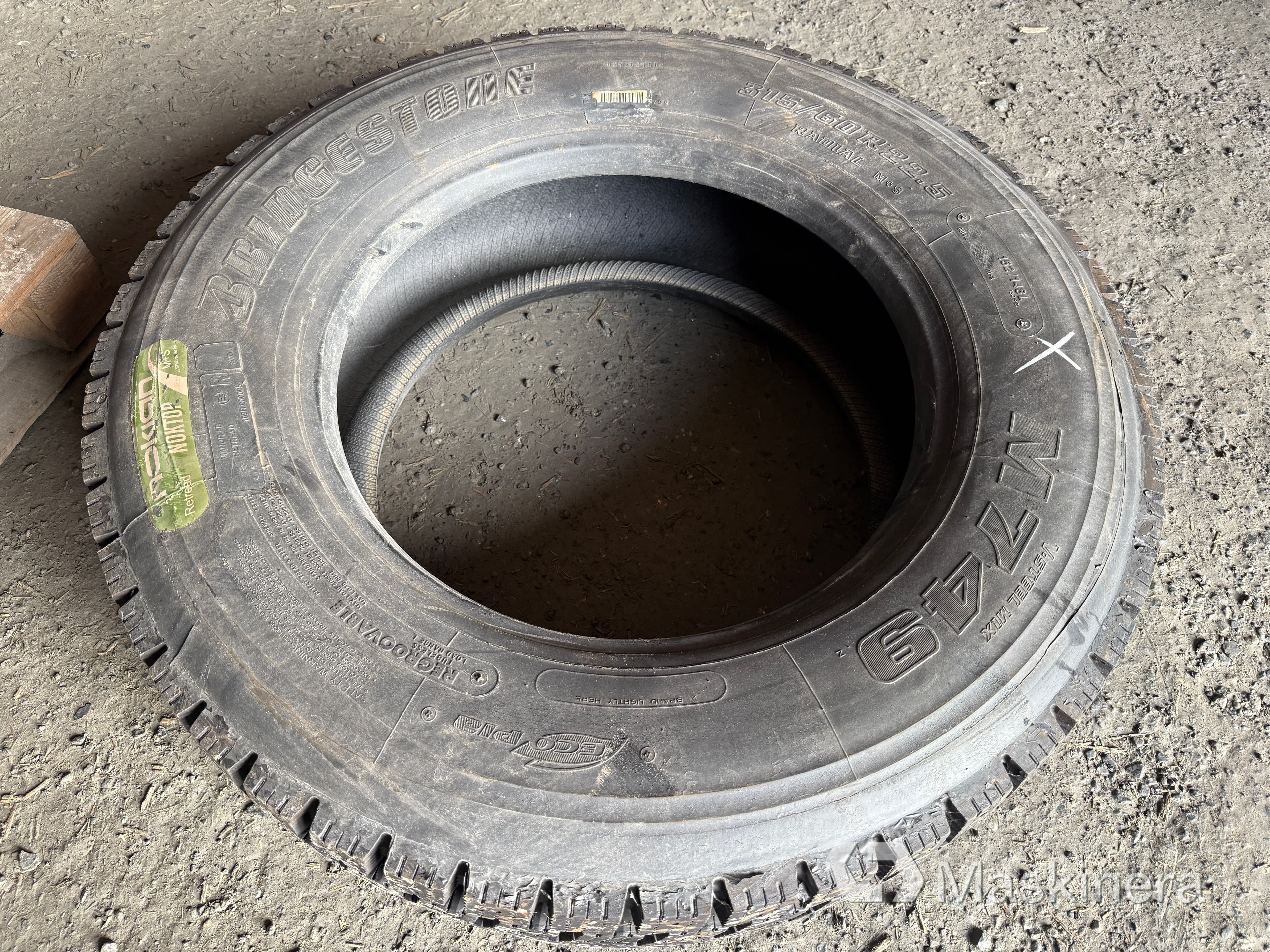 4 st nya lastbilsdäck Nokian noktop regummering 315/60R22.5