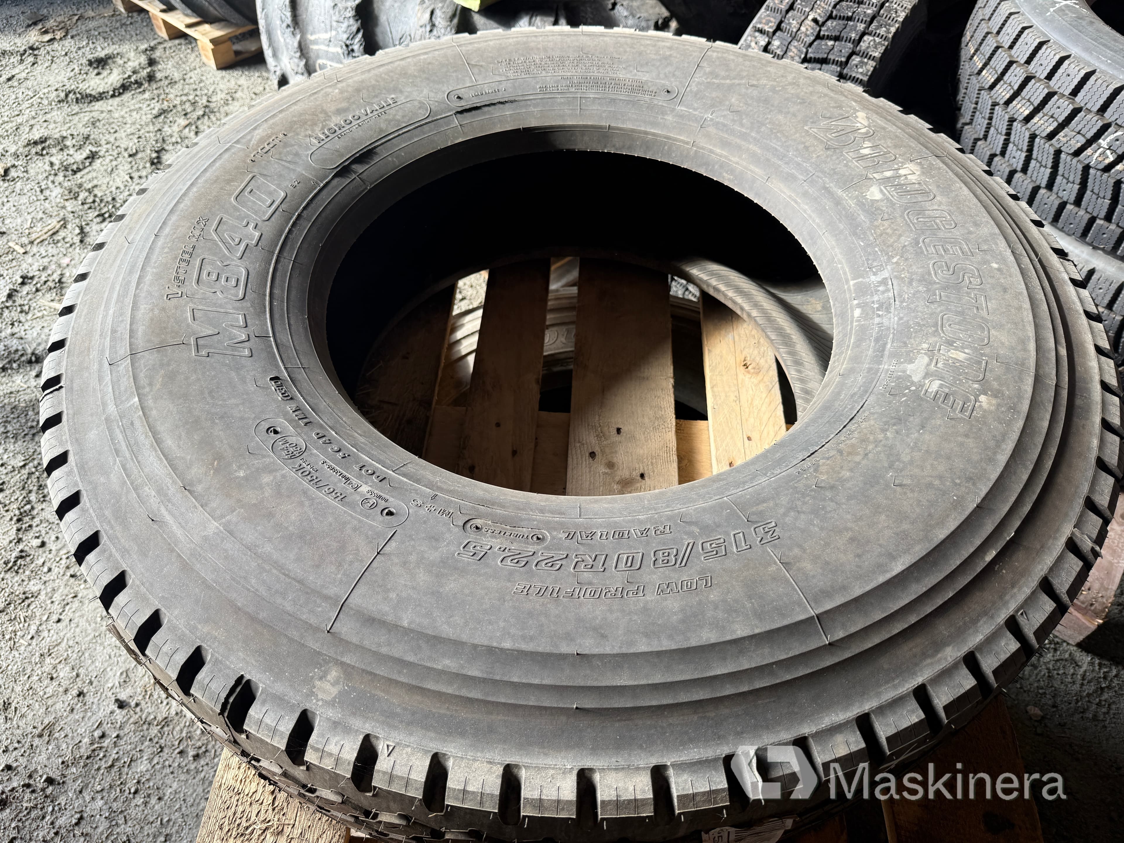  1 st lastbilsdäck Bridgestone M840 315/80R22.5