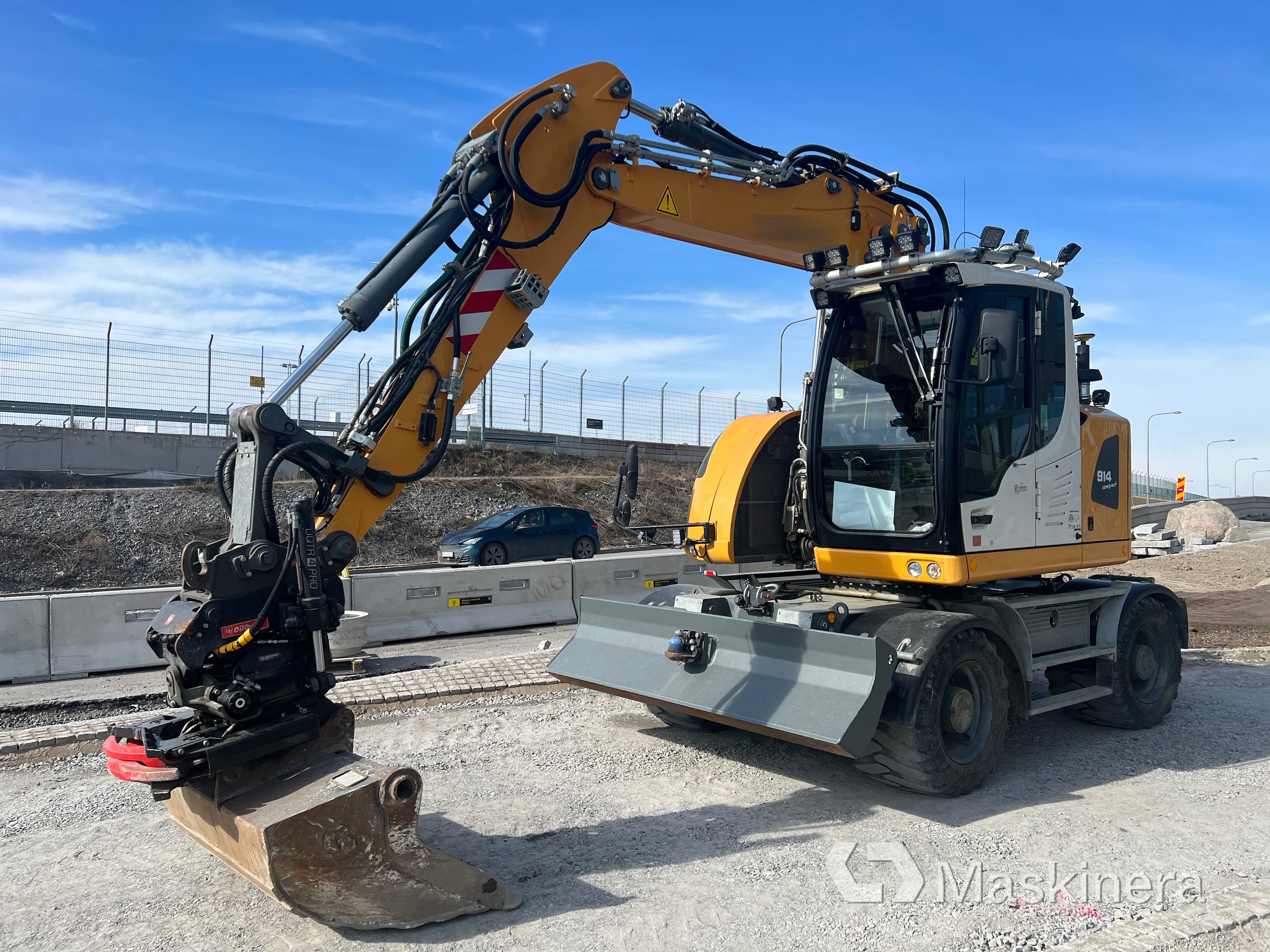 Hjulgrävare Liebherr A 914 Compact med tillbehör