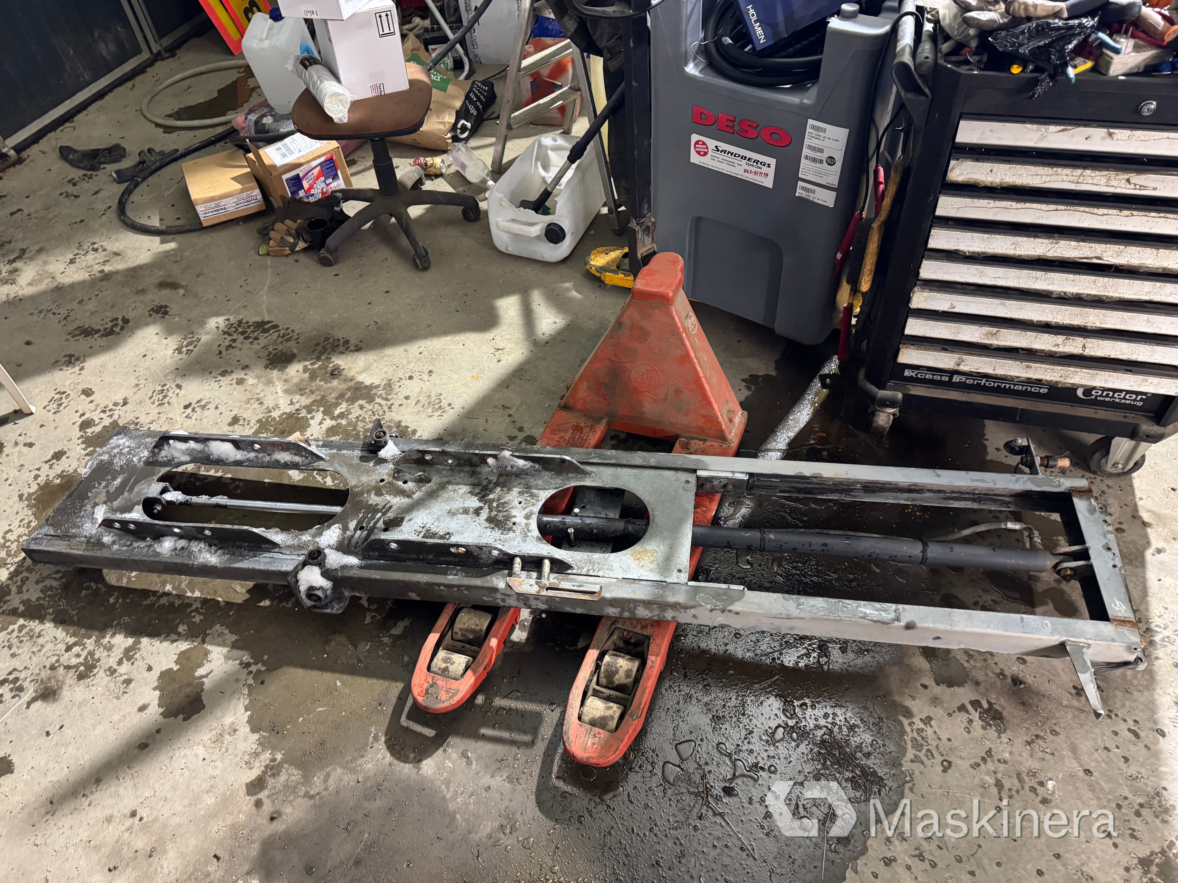 Hyttstativ till timmerkran, V-kran