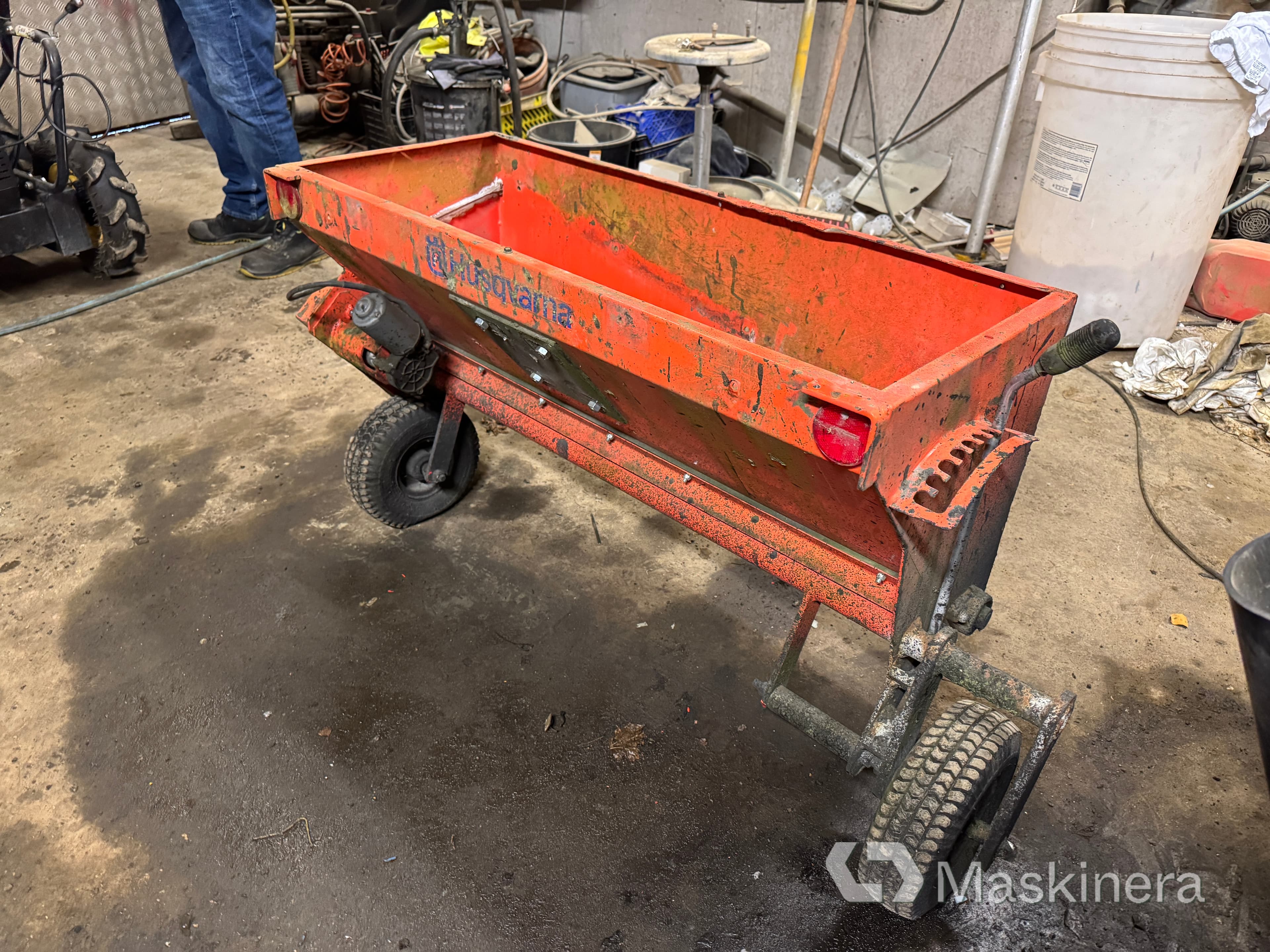 Sandspridare Husqvarna Kova S1001