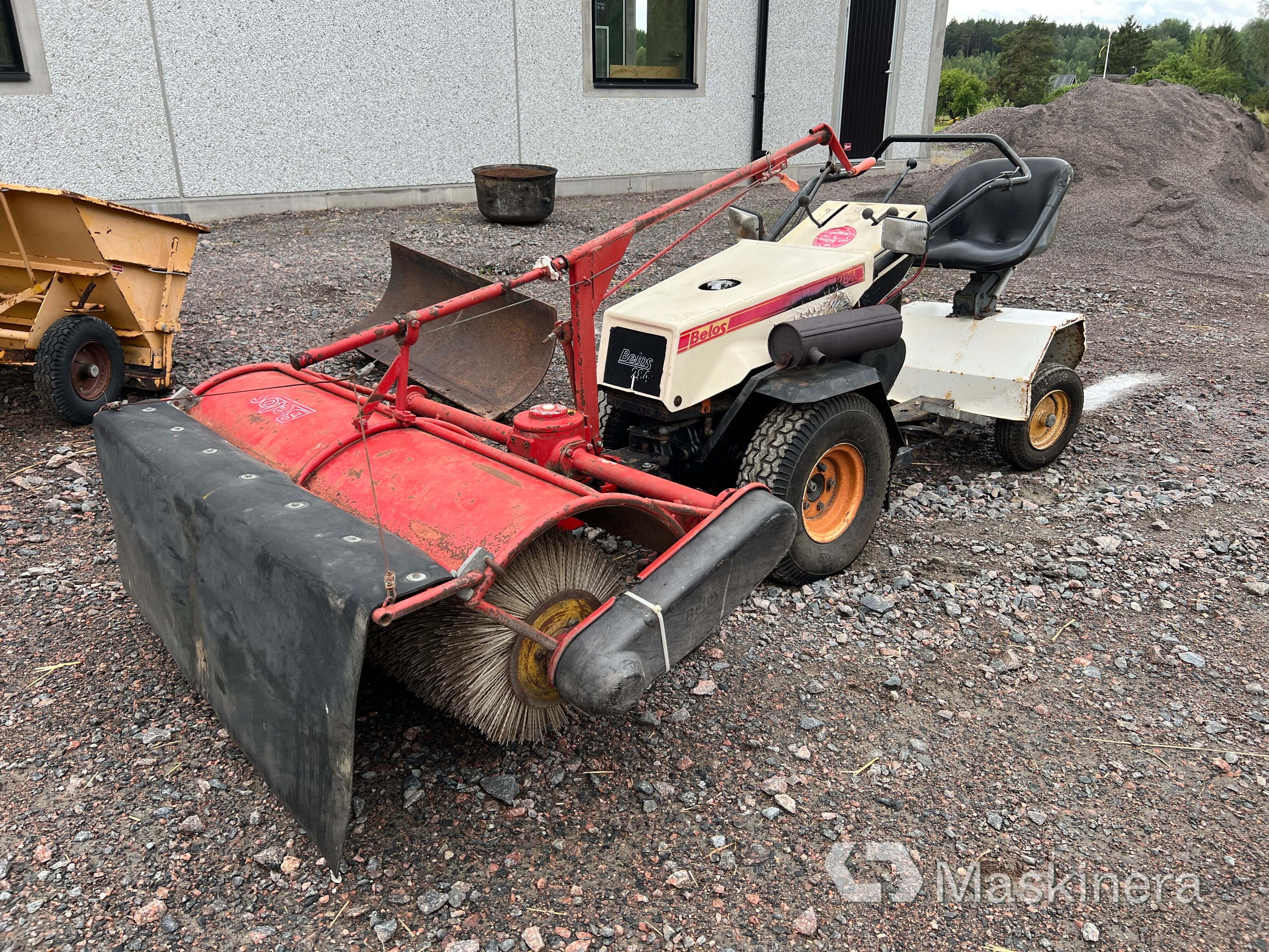 Redskapsbärare Belos 284 med redskap