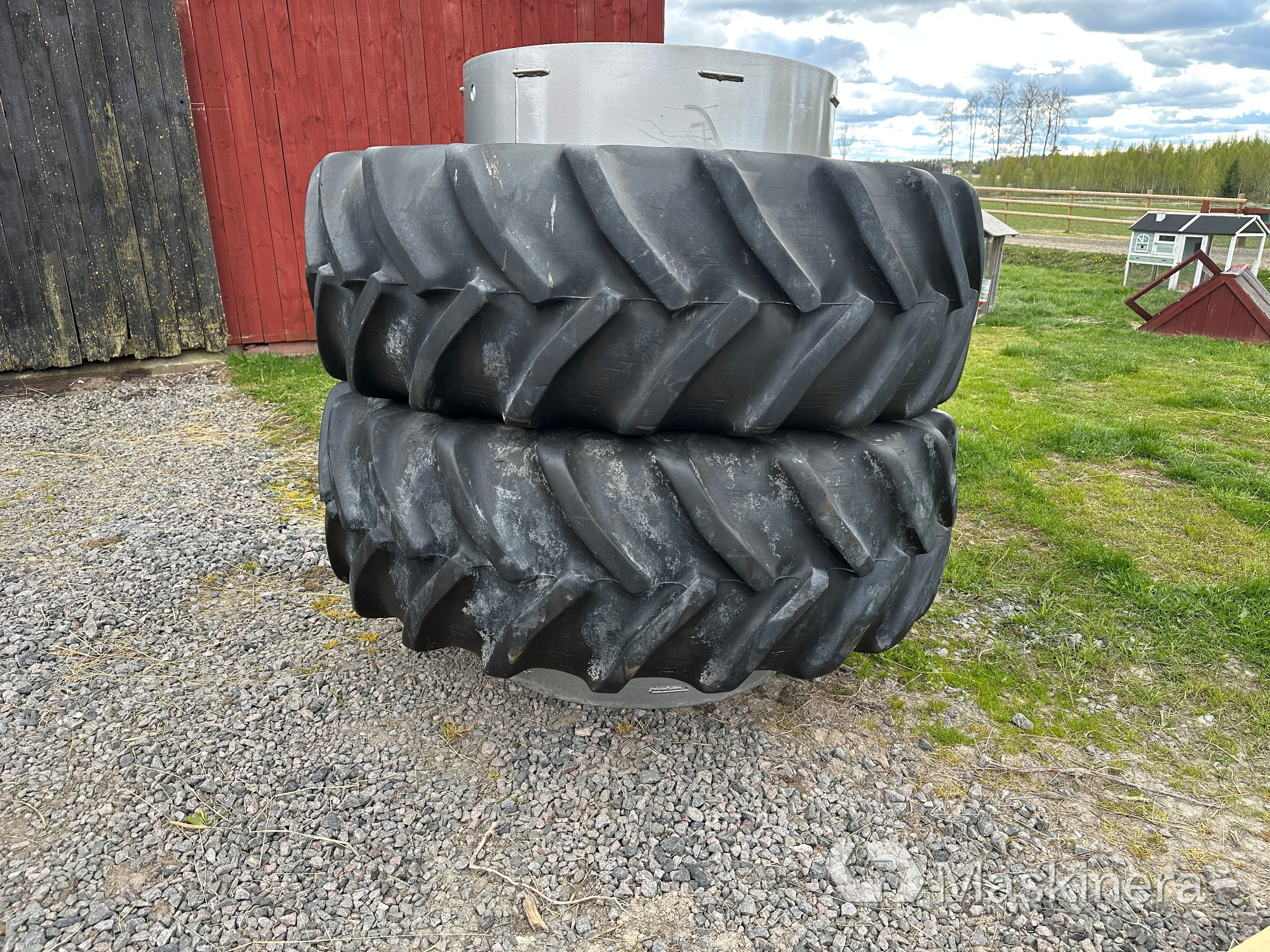 Traktordäck dubbelmontage 620/70R42