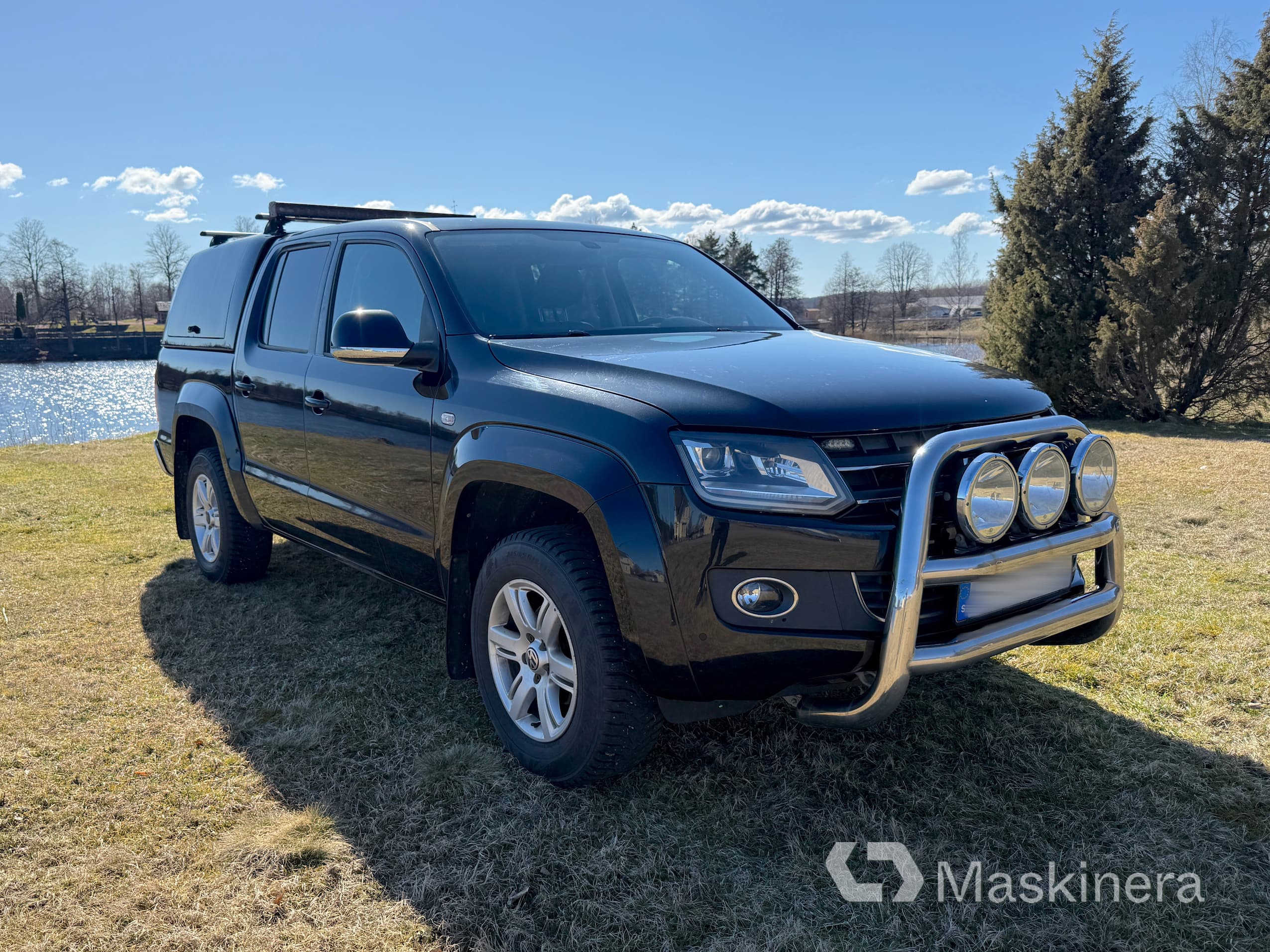 Pickup Volkswagen Amarok med kåpa