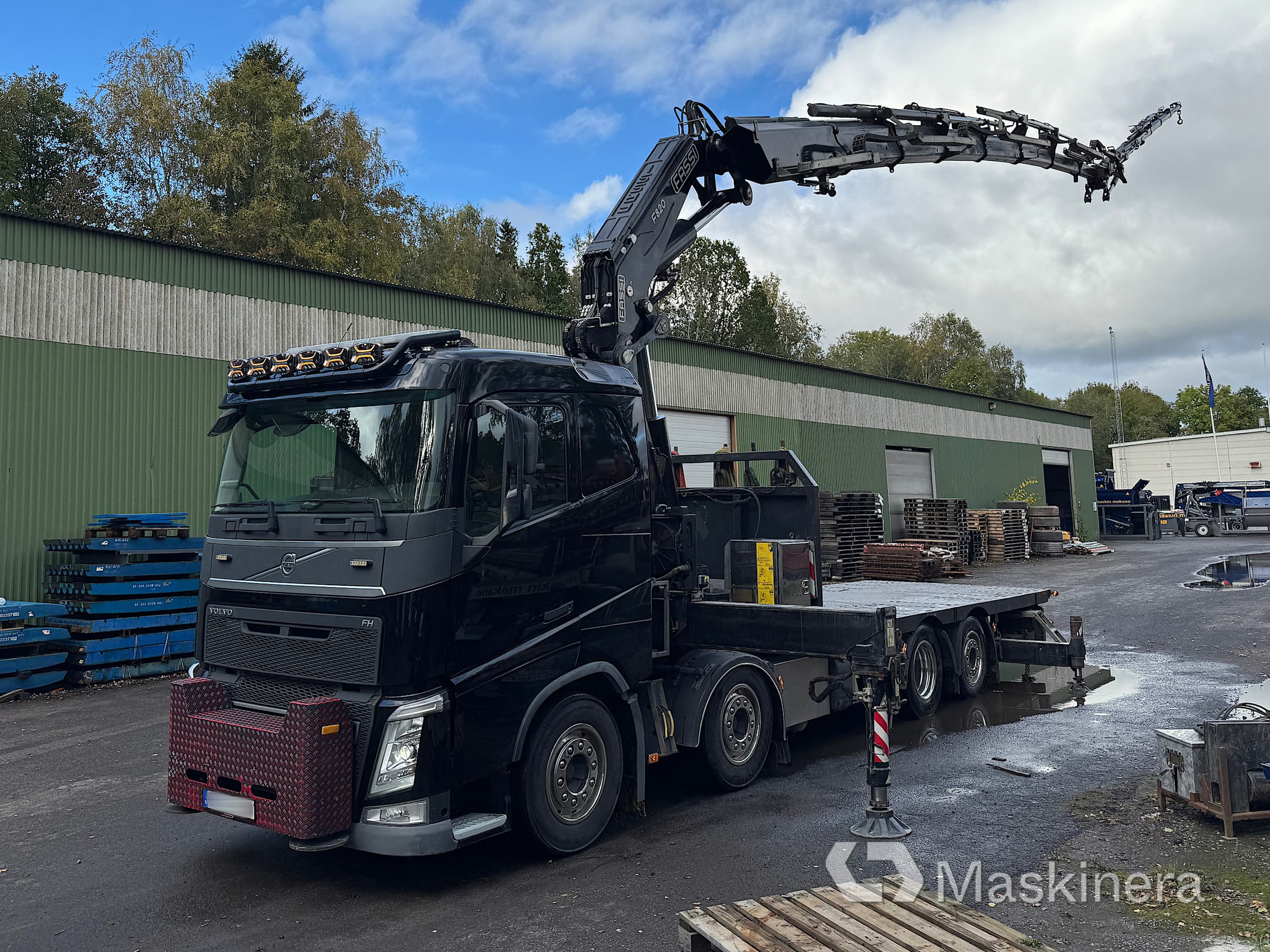 Bodbil Volvo FH 82F med Fassi F820 kran & jib