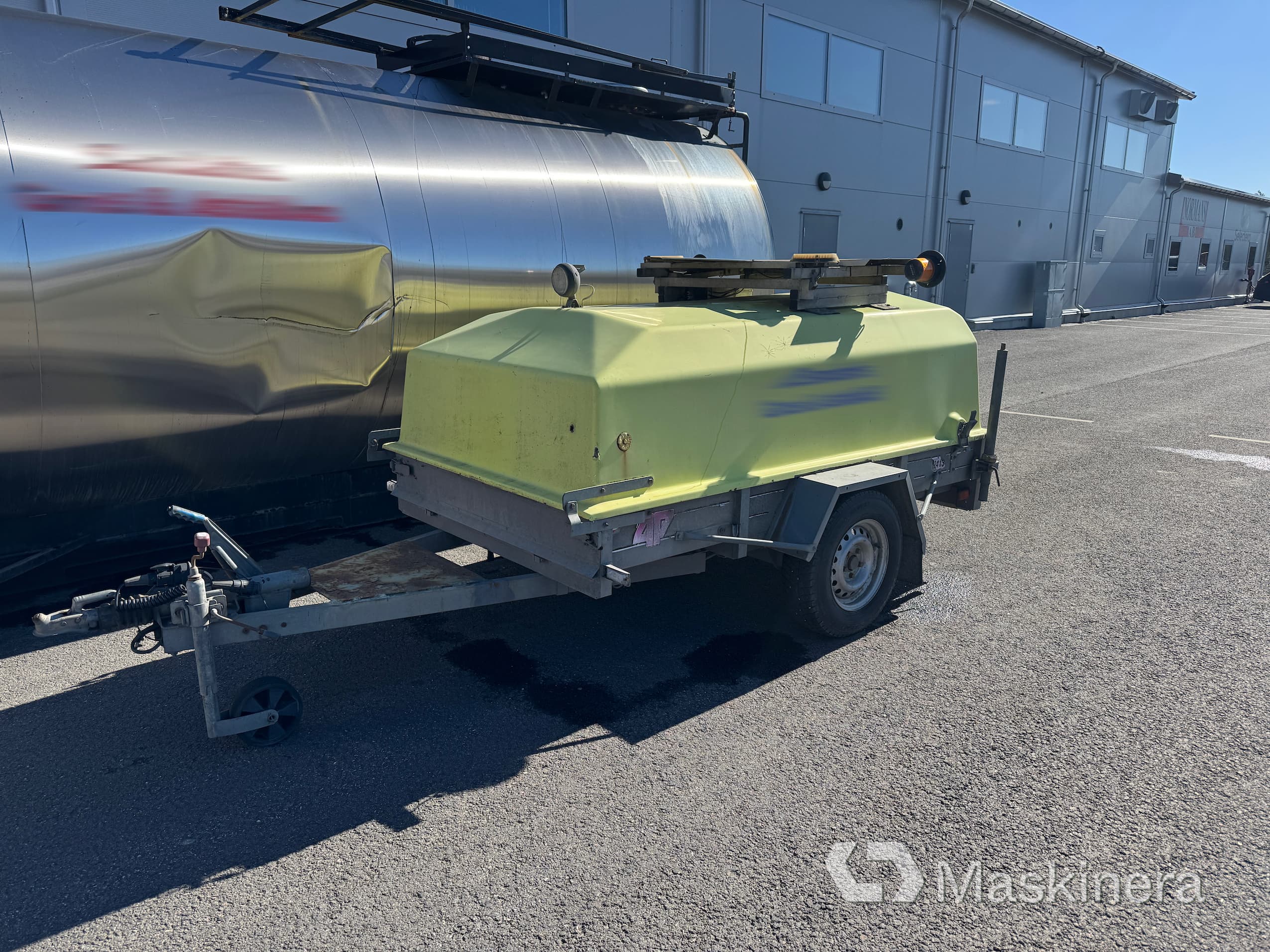 Släpkärra med kåpa TIAB 2413