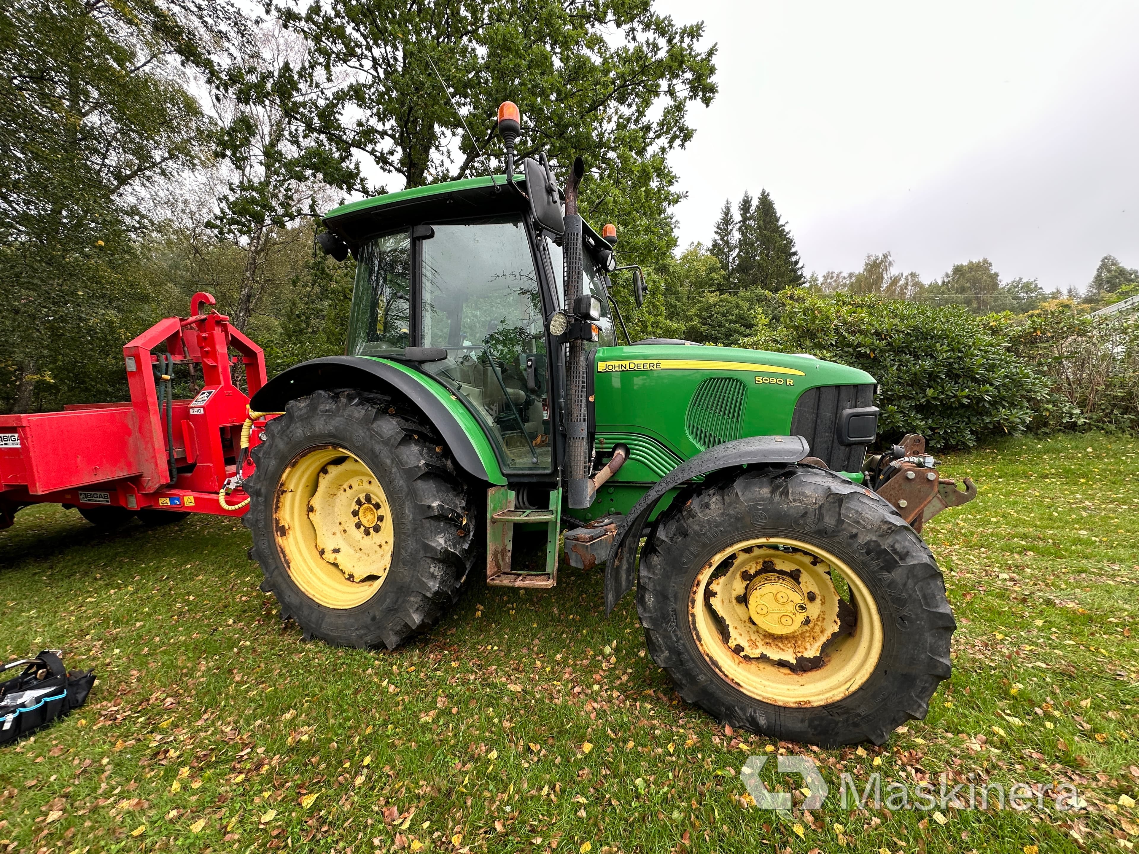 Traktor John Deere 5090R med BIGAB 7-10 växlarvagn