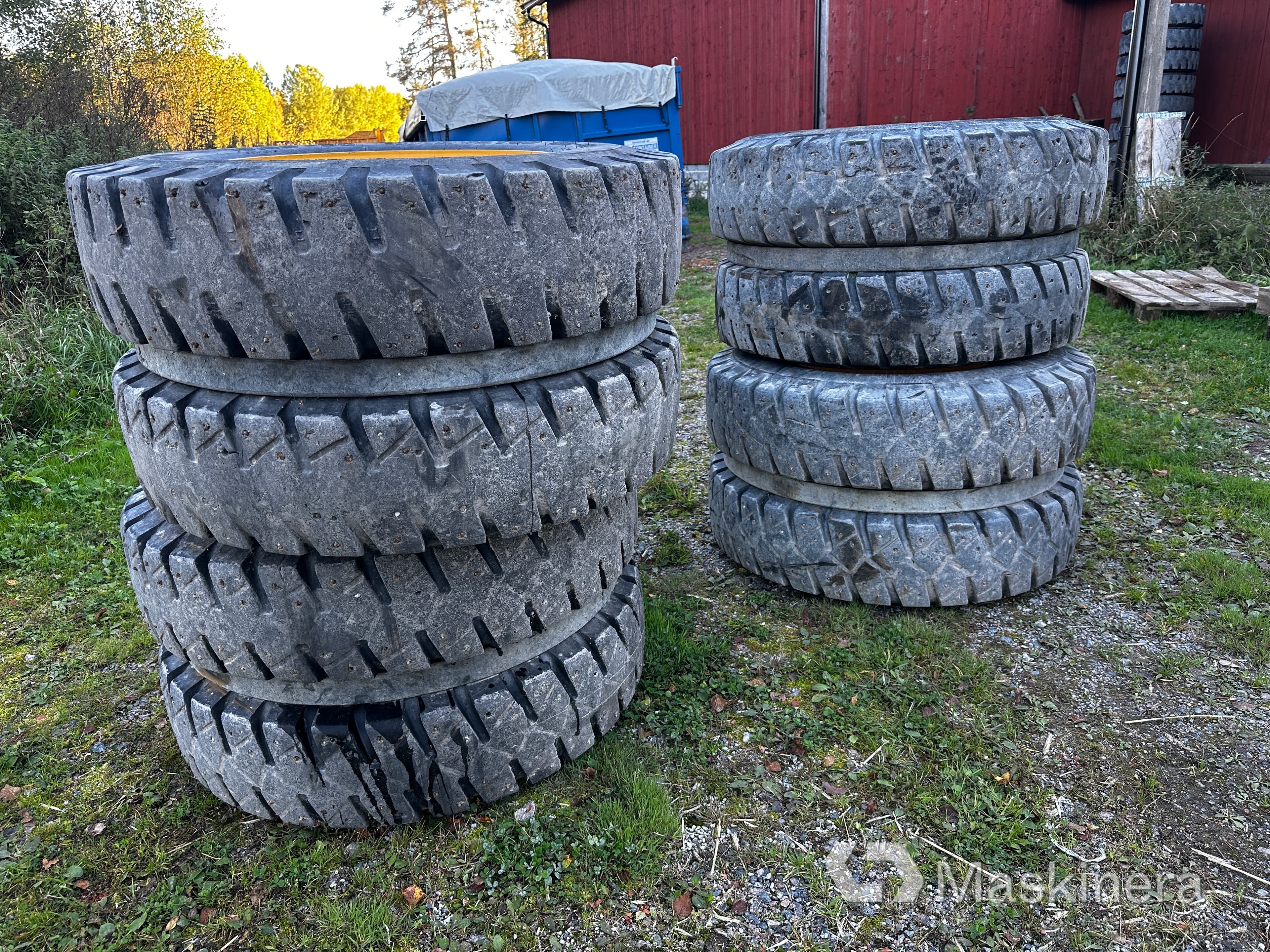 Grävmaskinsdäck dubbelhjul med fälg