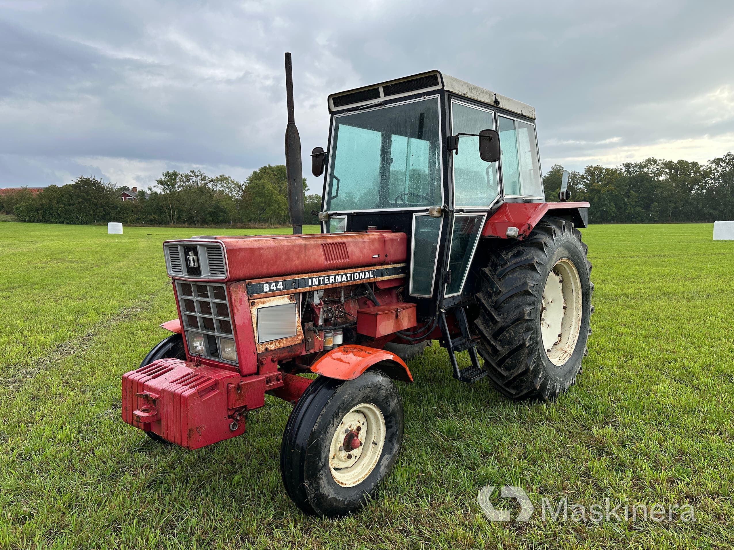 Traktor International 844
