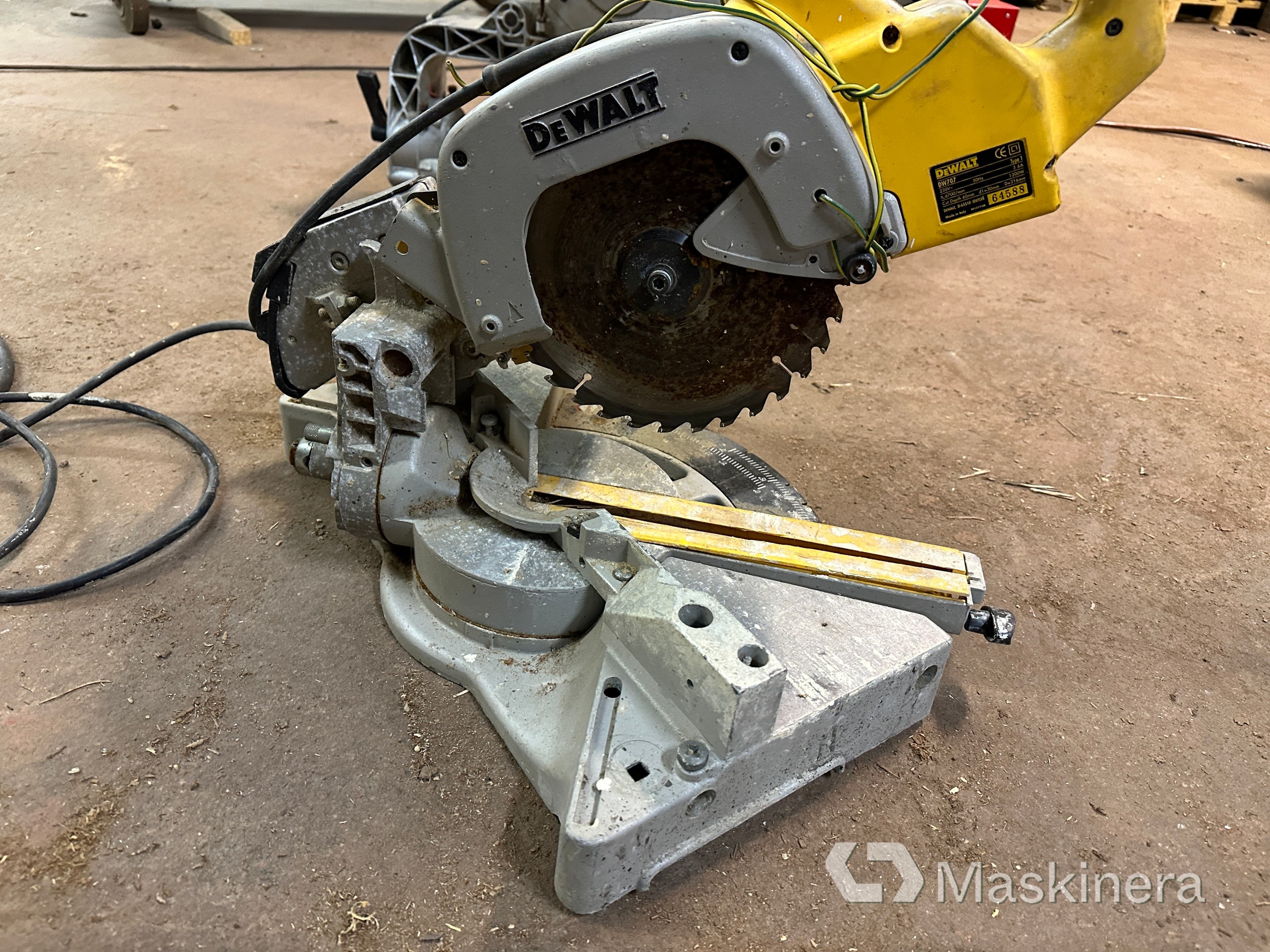 Kap- och geringssåg  DeWalt DW707