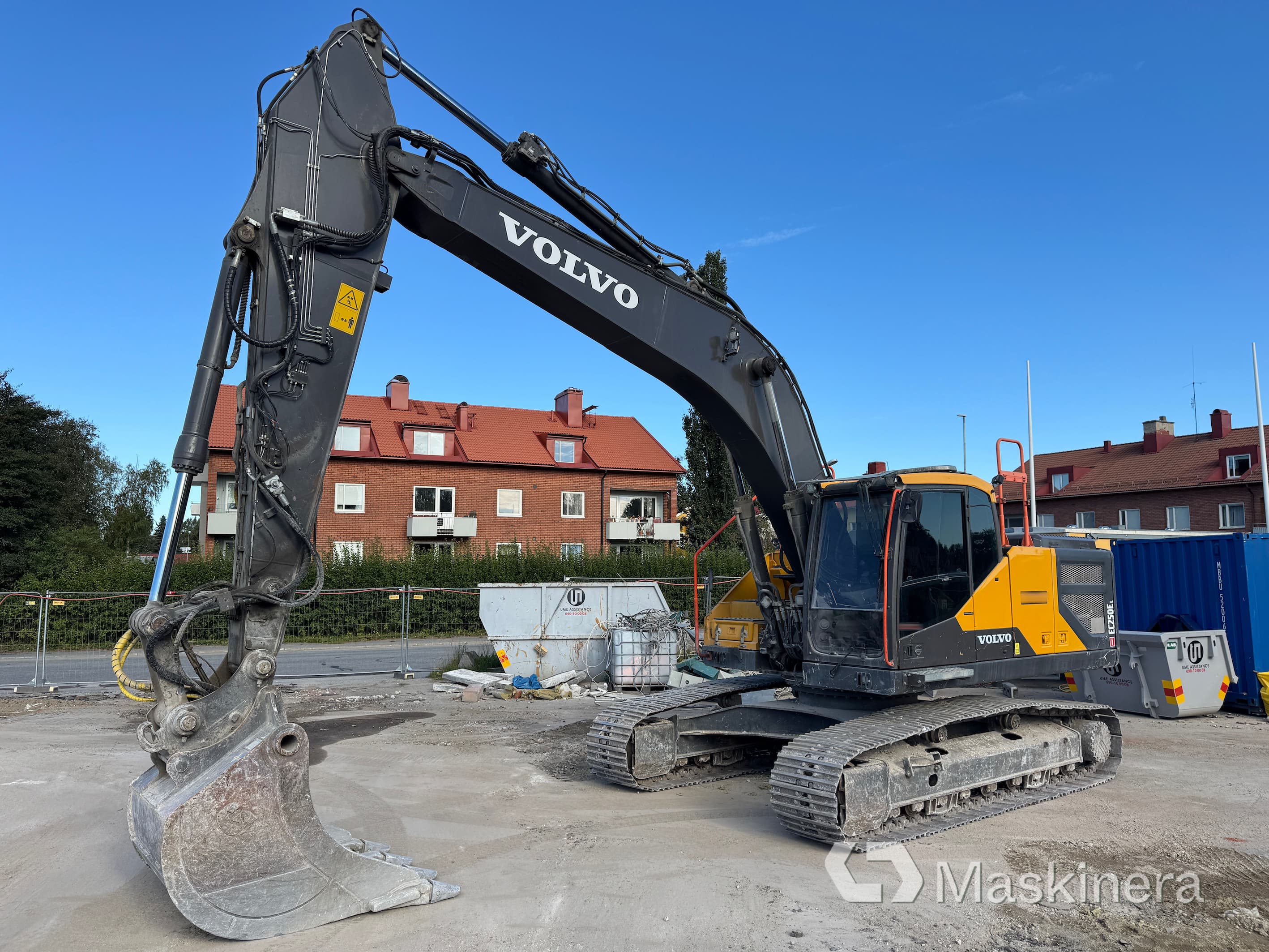 Grävmaskin Volvo EC250EL med tillbehör