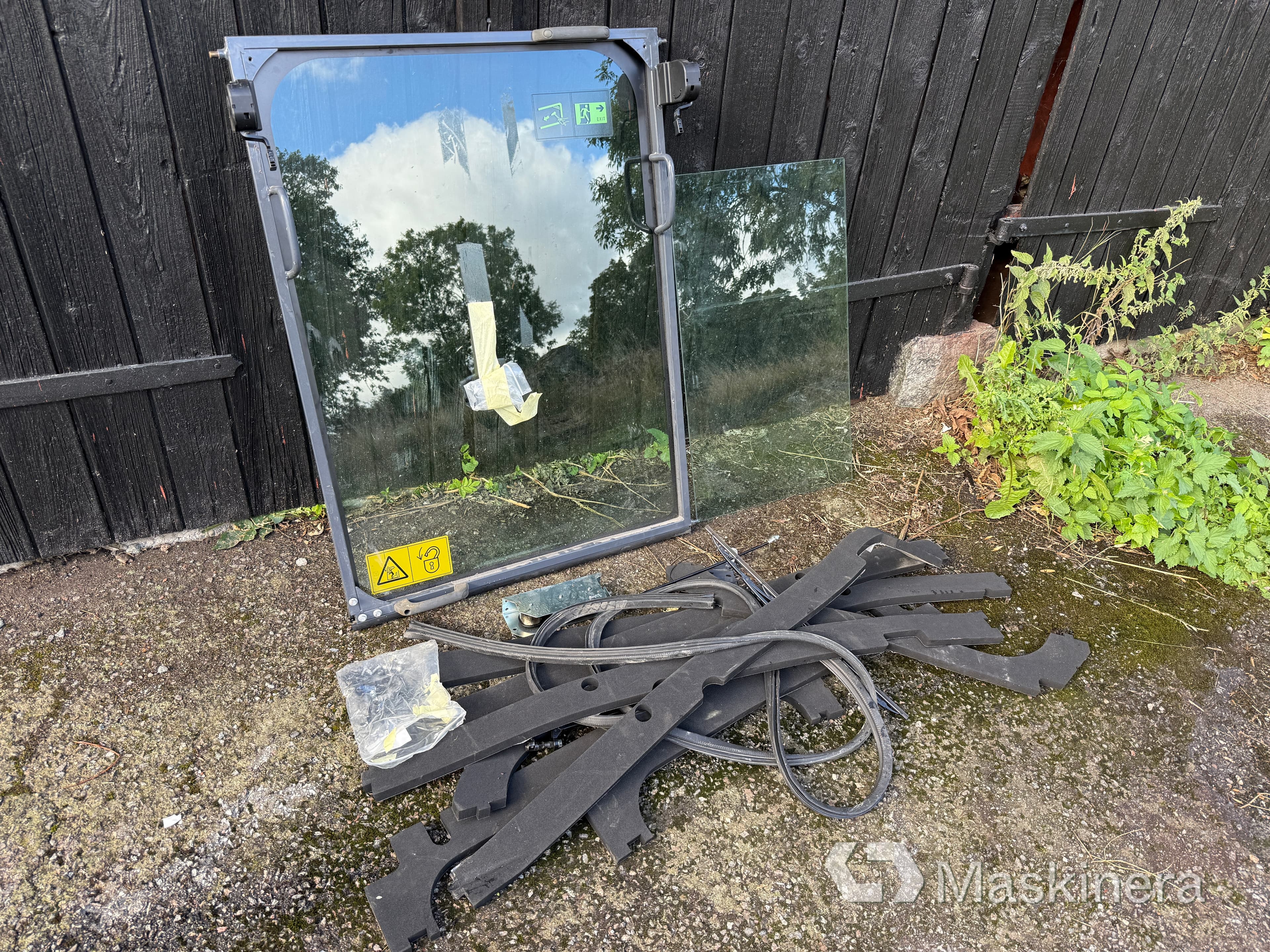 Framruta med torkare till grävmaskin XCMG