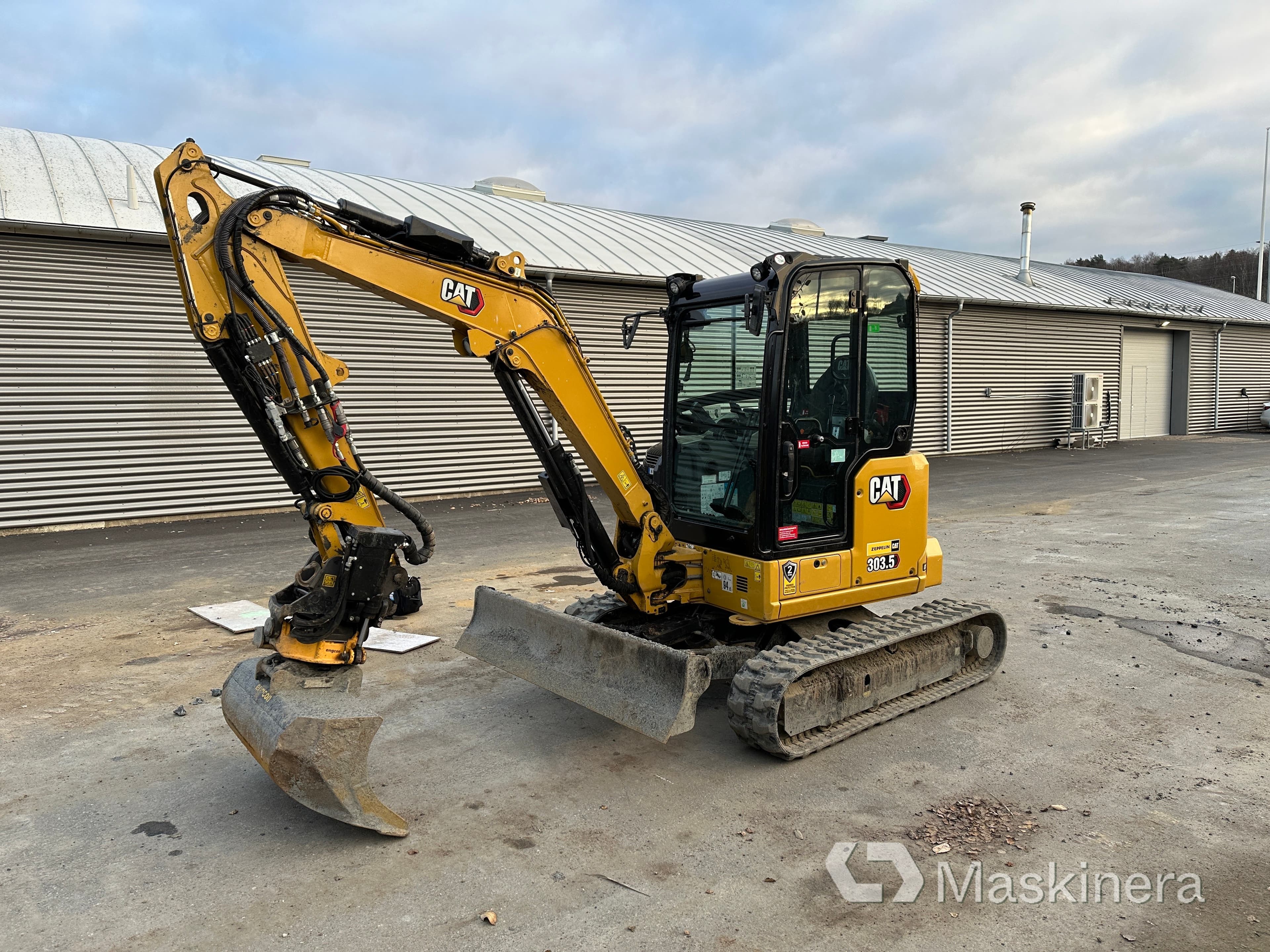 Grävmaskin CAT 303.5 CR med få timmar