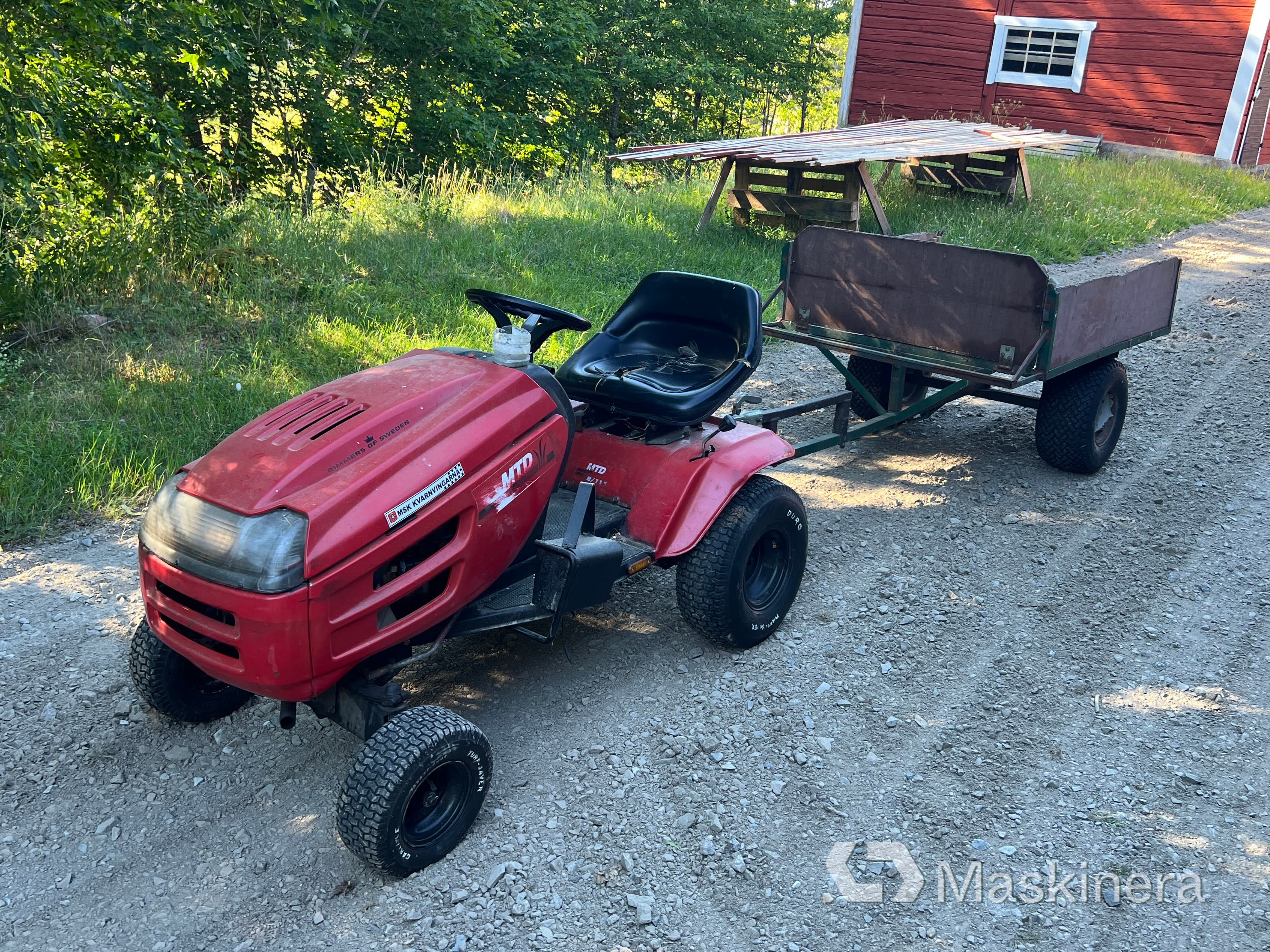 Trädgårdstraktor MTD B/115 med tippvagn