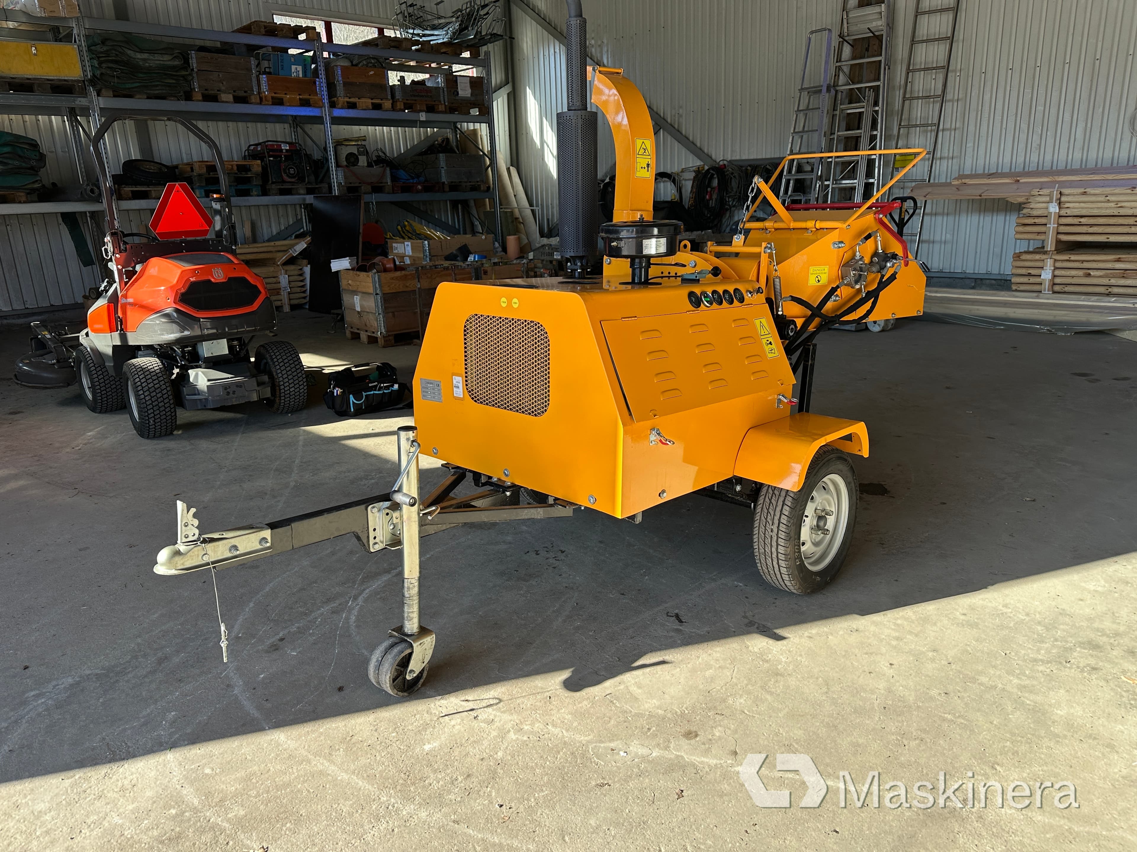 Flistugg Flismaskin 8-tum bogserbar WS-40A