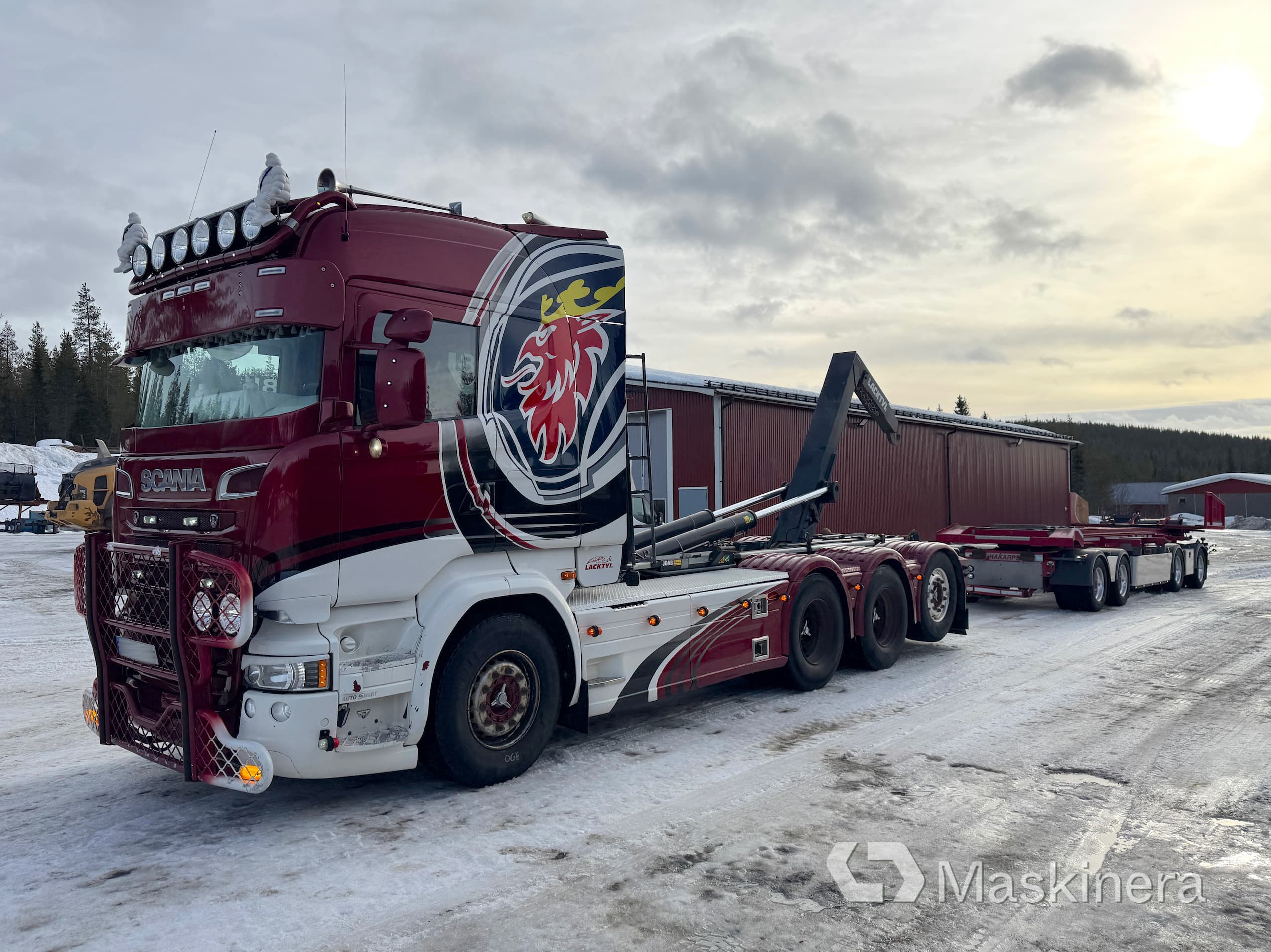 Lastväxlare Scania R520 med lastväxlarvagn