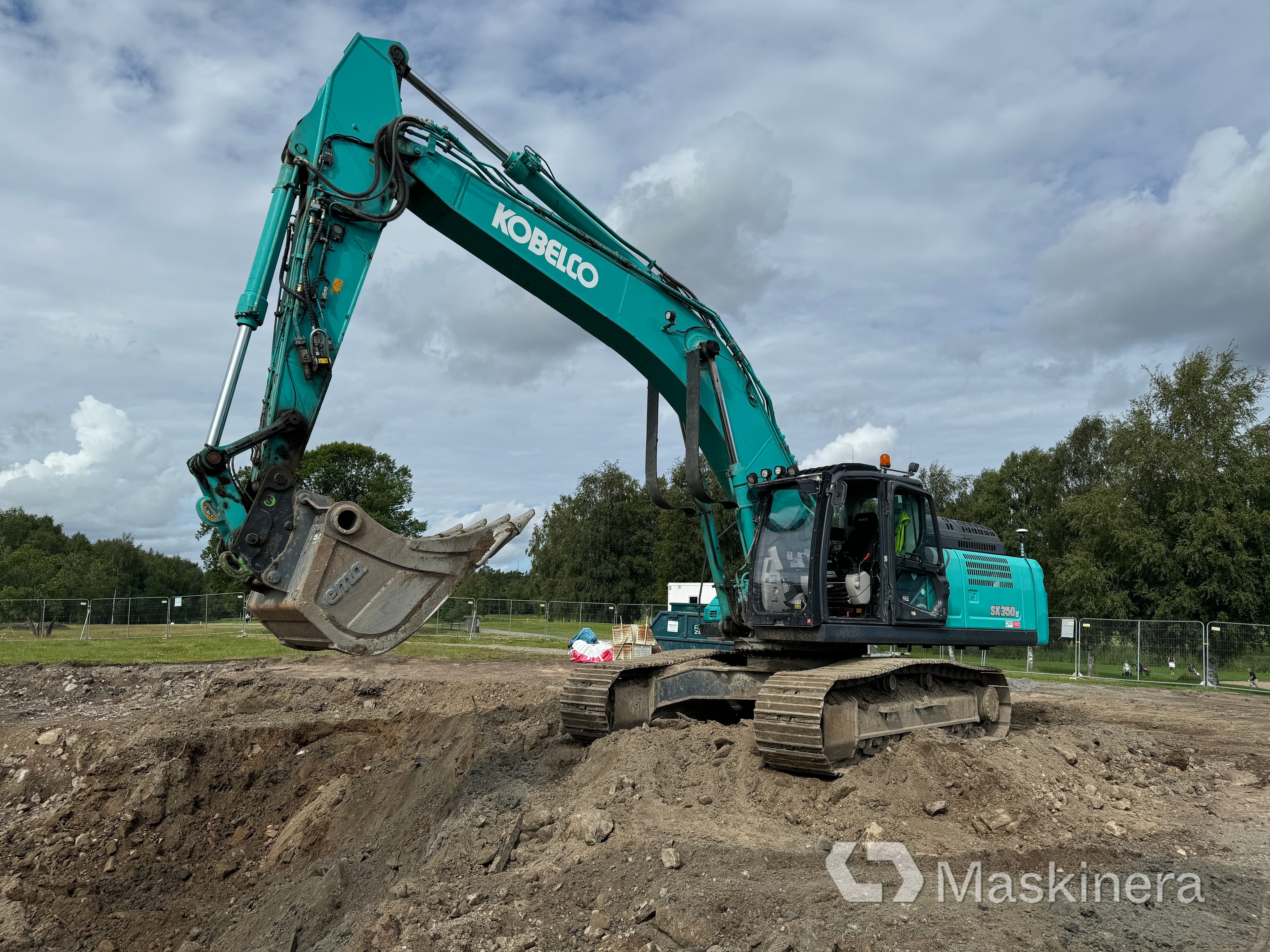 Grävmaskin Kobelco SK350LC-10E med tiltrotator/grävsystem