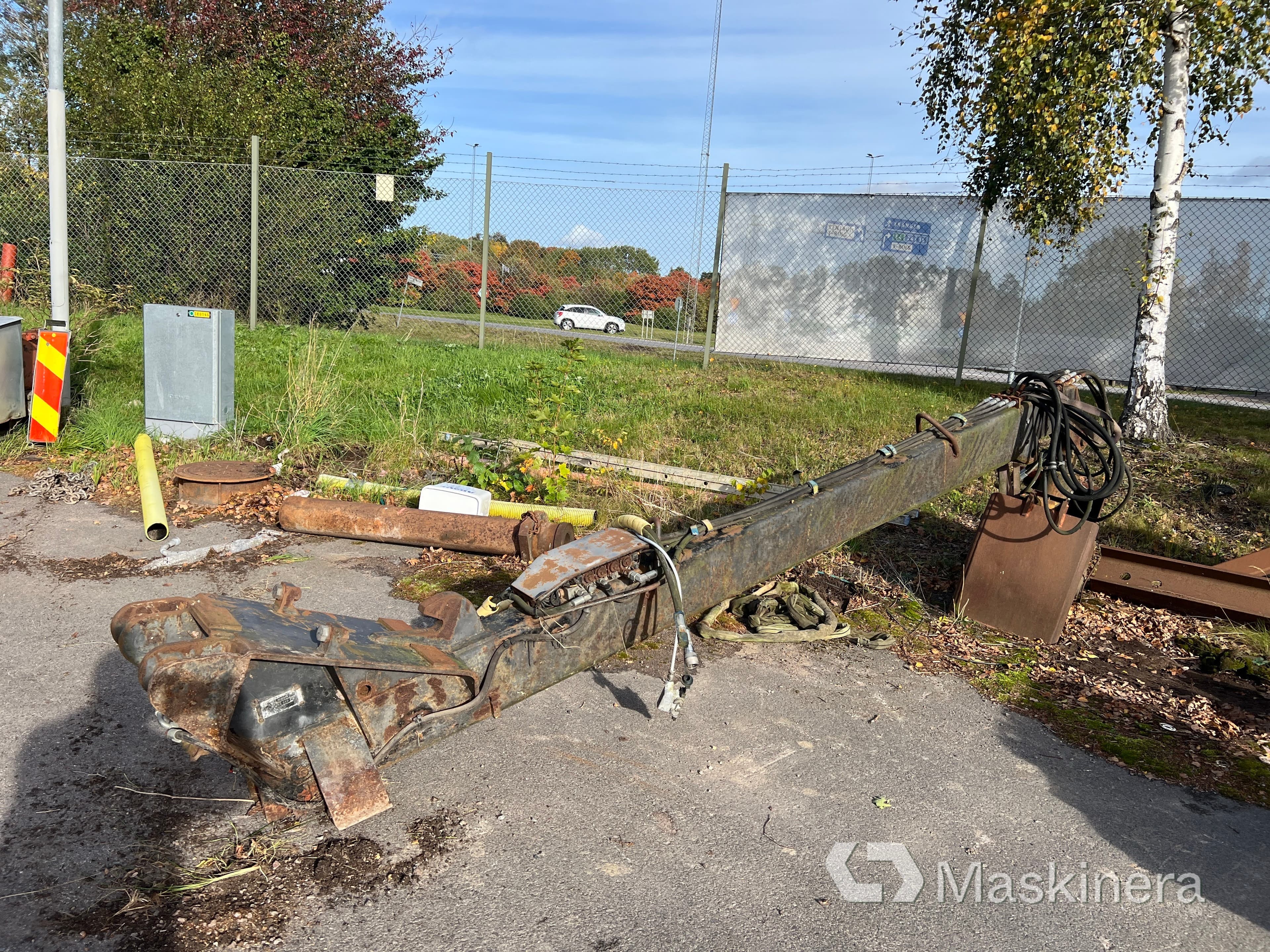 Kranarm med utskjut och skopa, B20