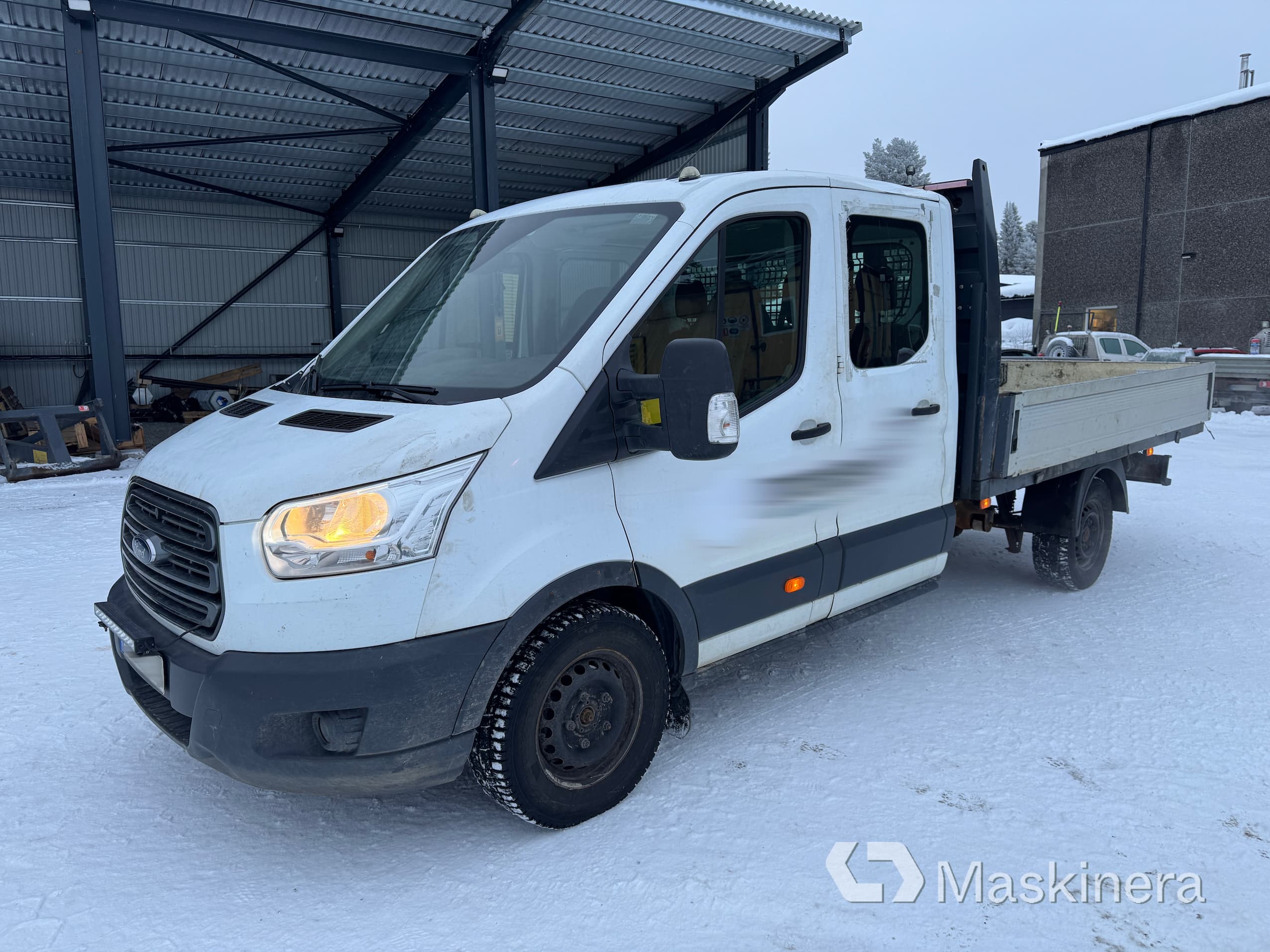 Pickup Ford Transit med dubbelhytt och flak