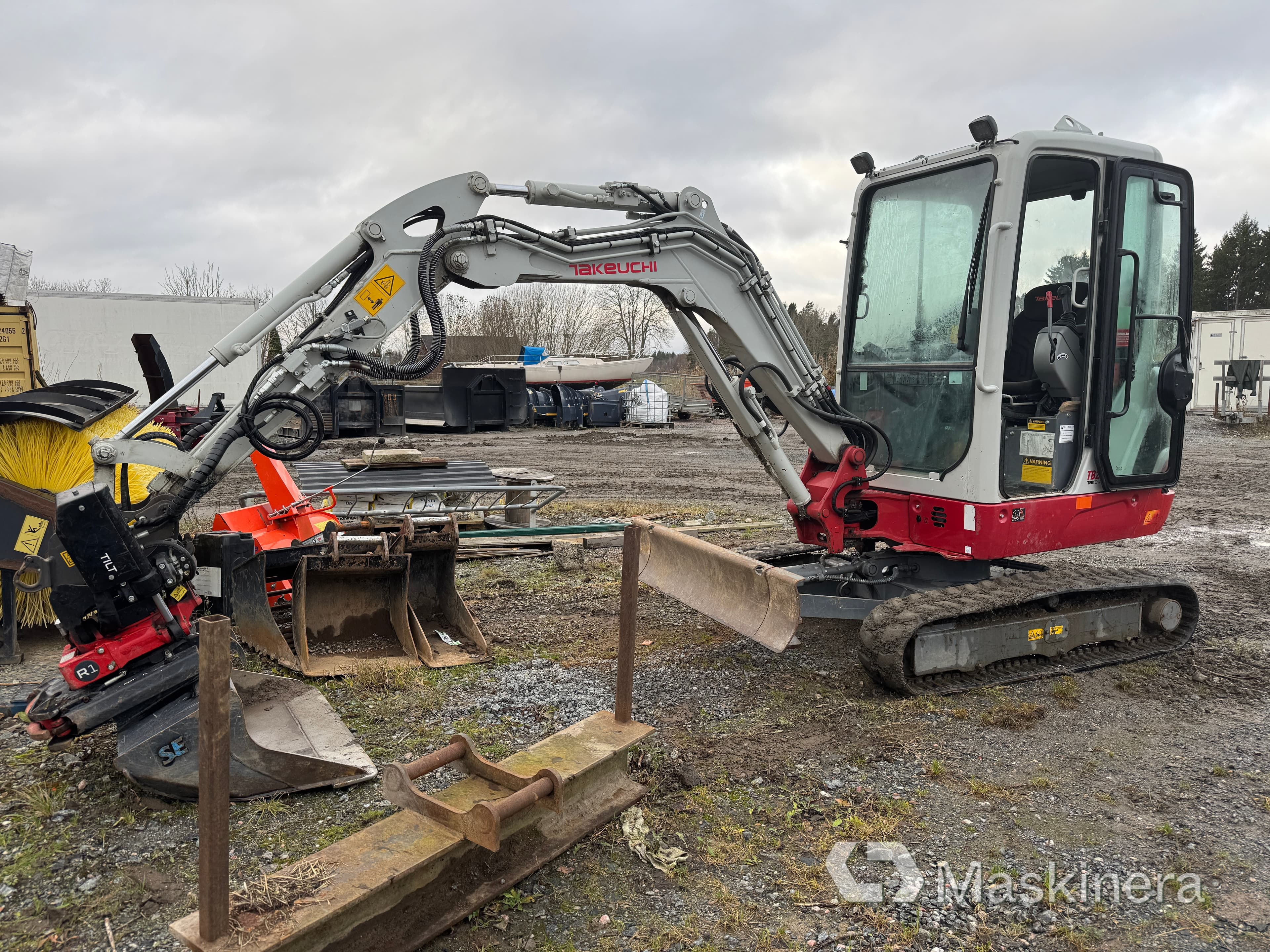 Grävmaskin Takeuchi TB225