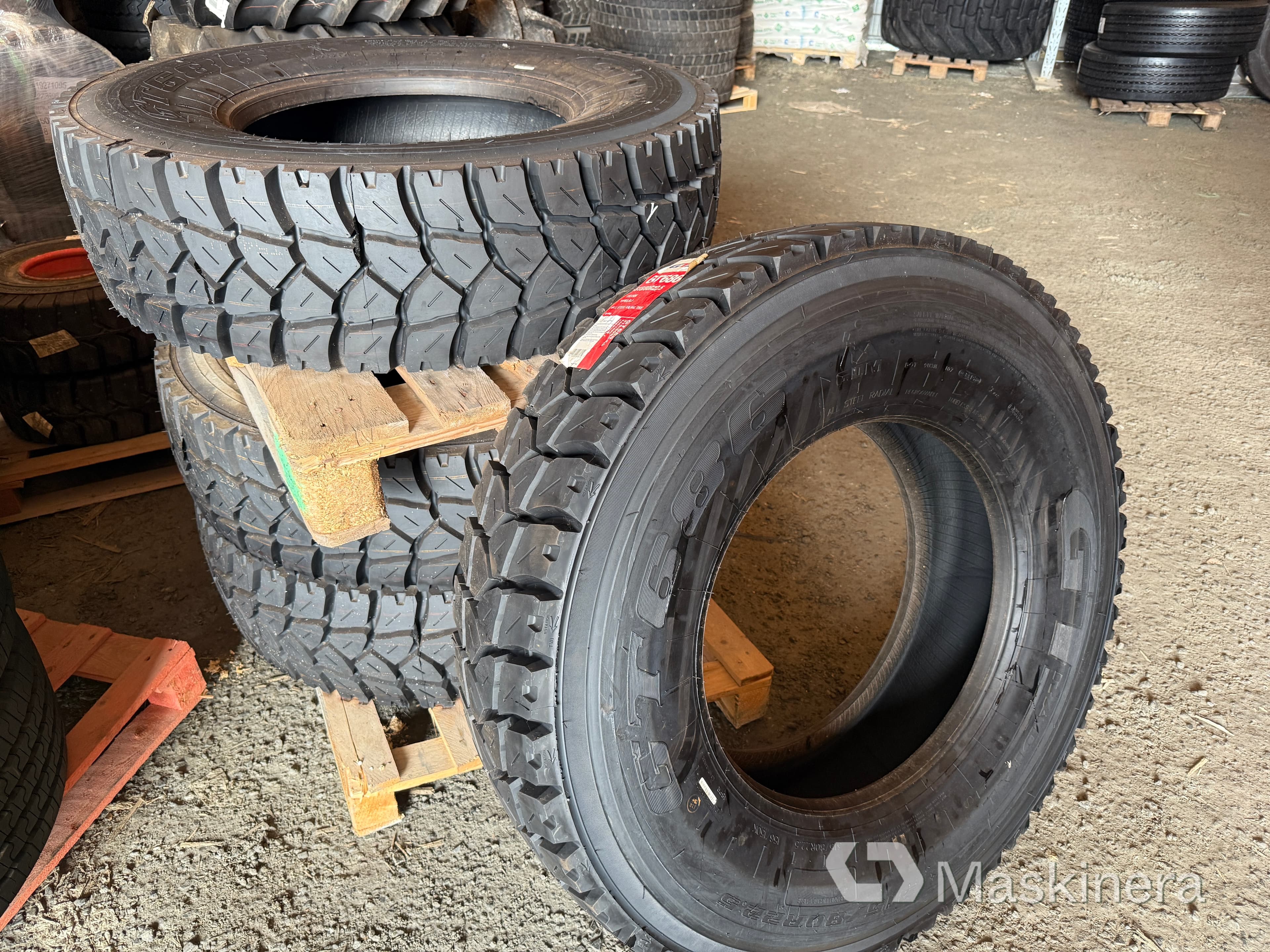 4 st lastbilsdäck GT686 315/80R22,5