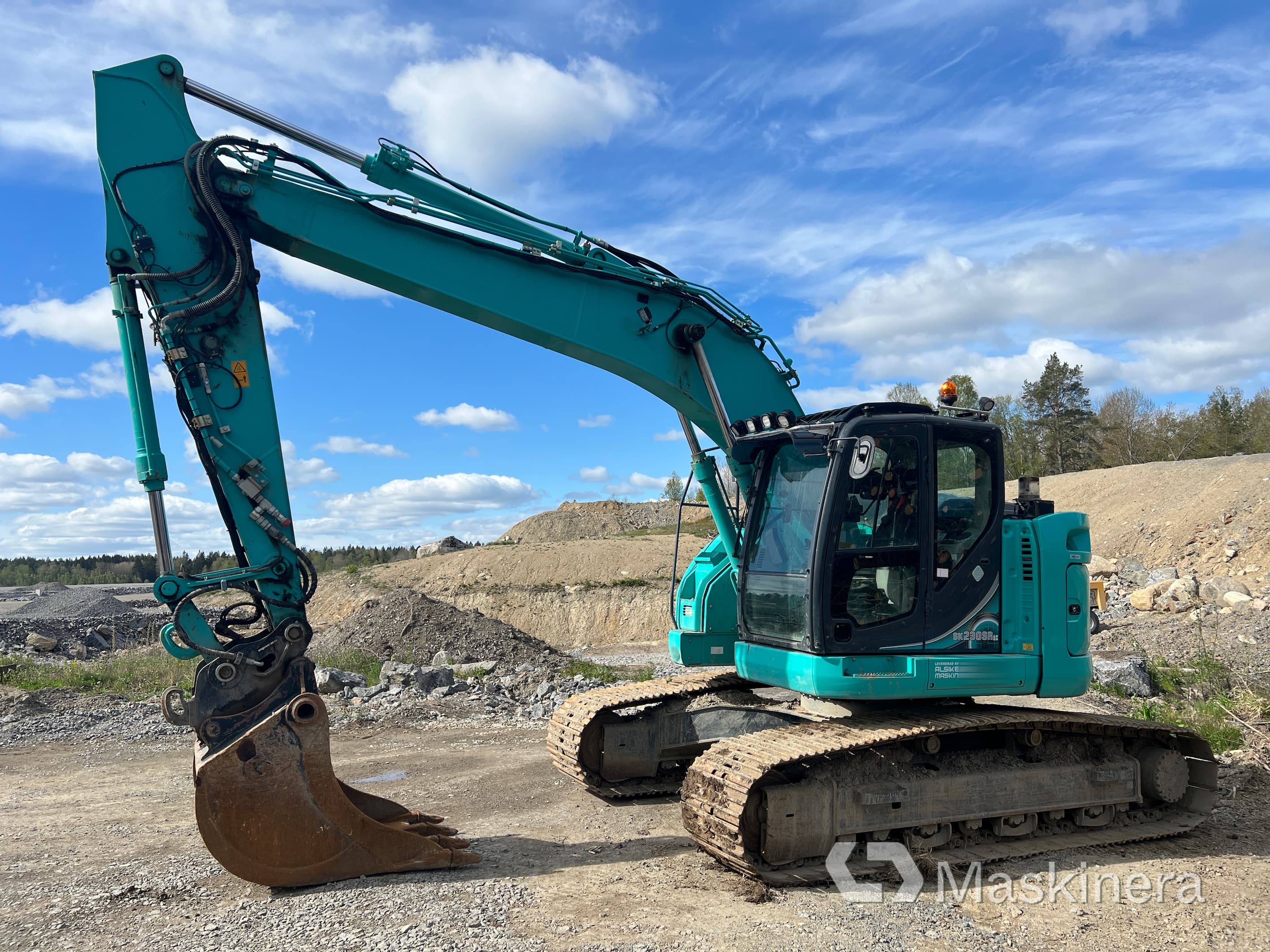 Grävmaskin Kobelco SK230SRLC-5E med tiltrotator & skopor