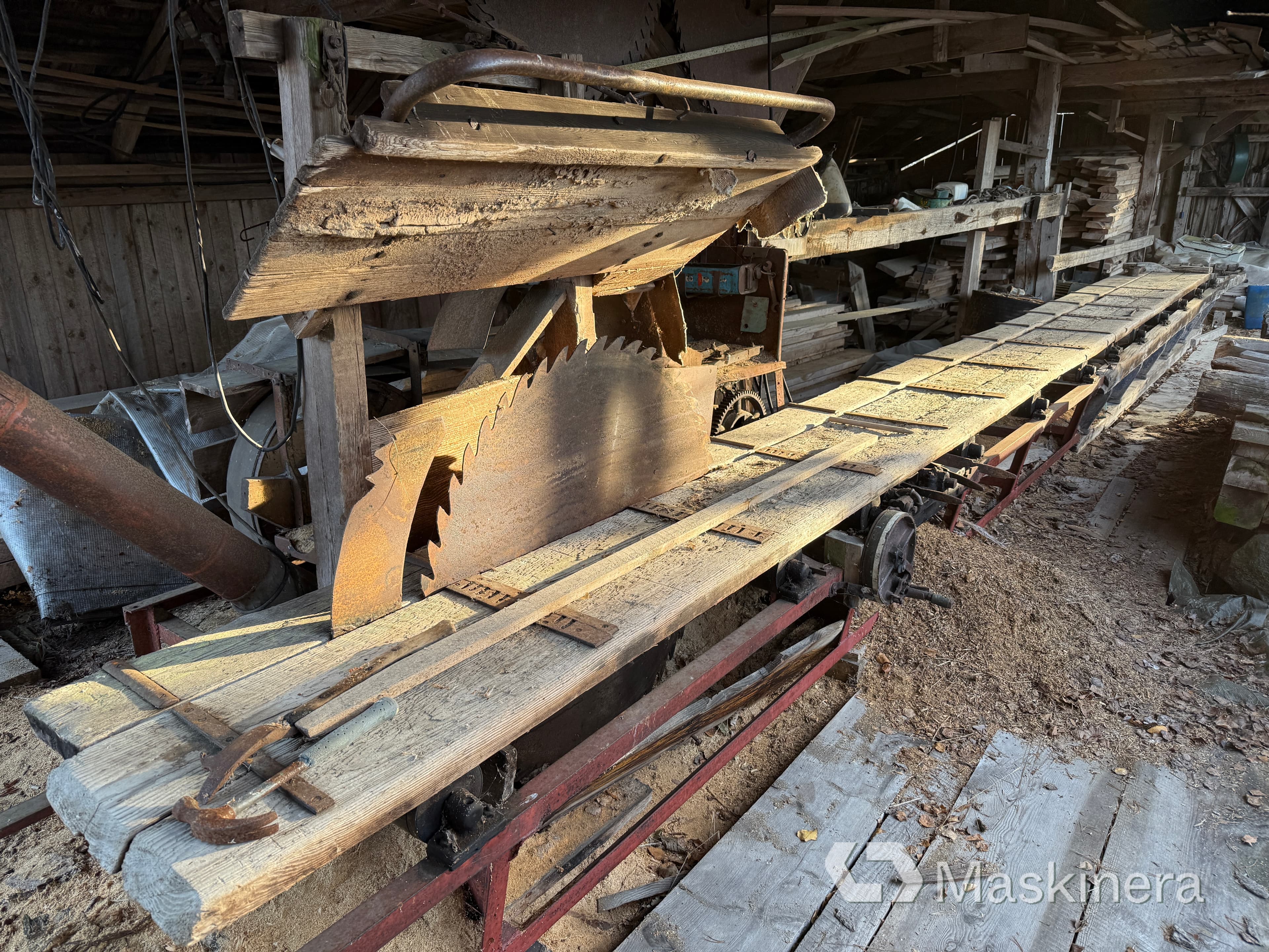 Sågverk med spånsug, el eller traktordrivet