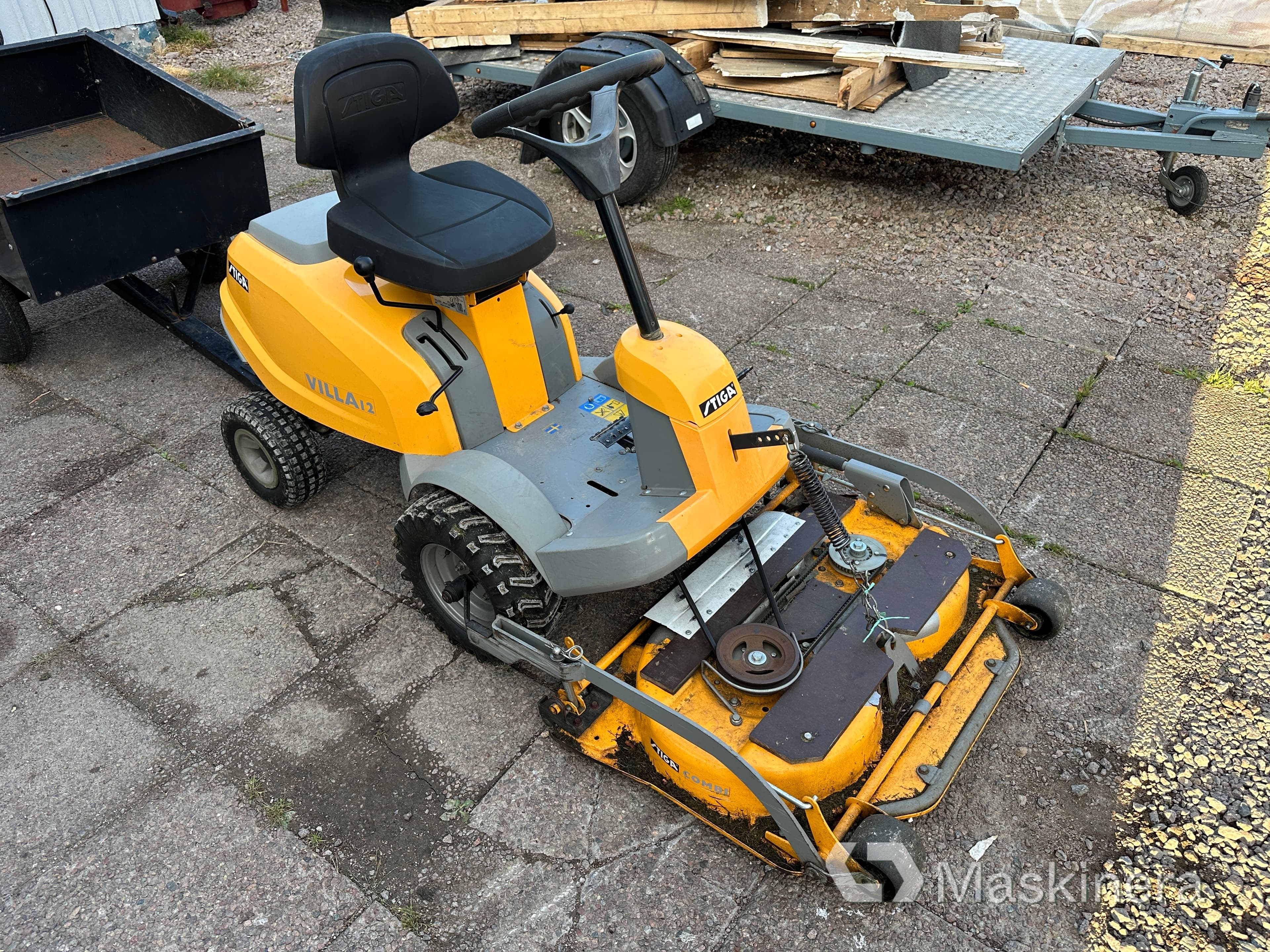 Åkgräsklippare Stiga Villa 12 med tillbehör