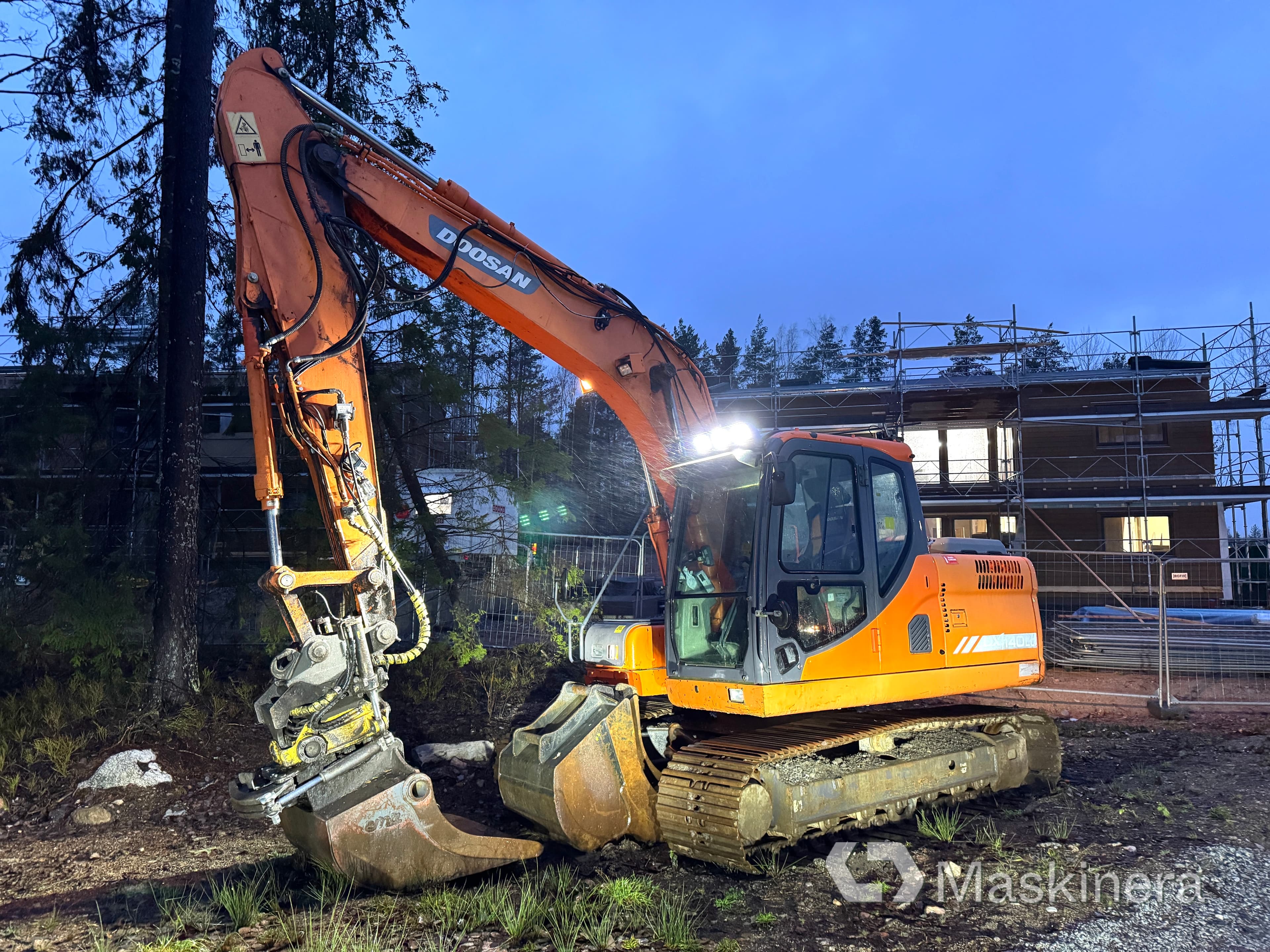 Grävmaskin Doosan DX140LC