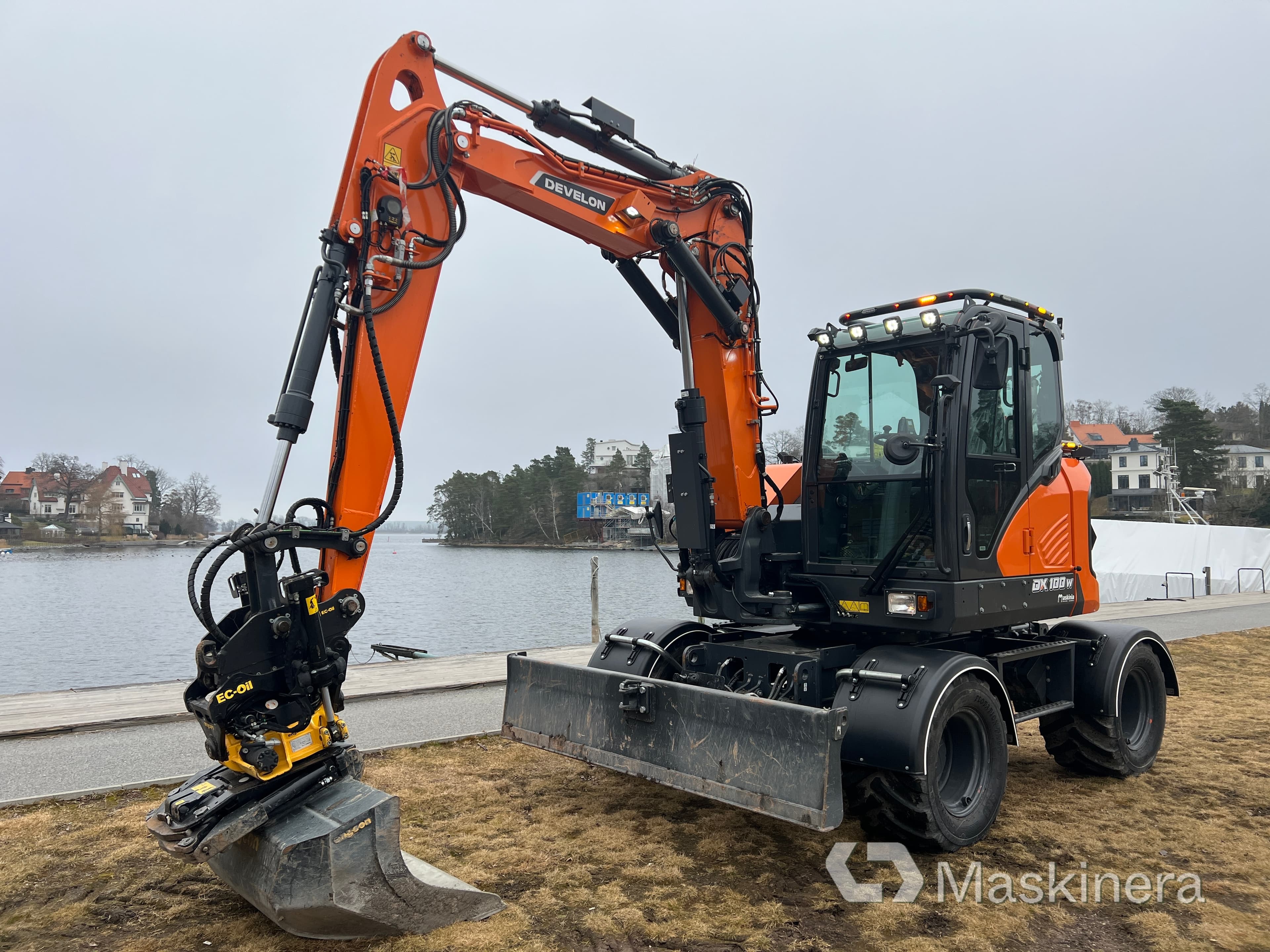 Hjulgrävare Develon DX100W-7