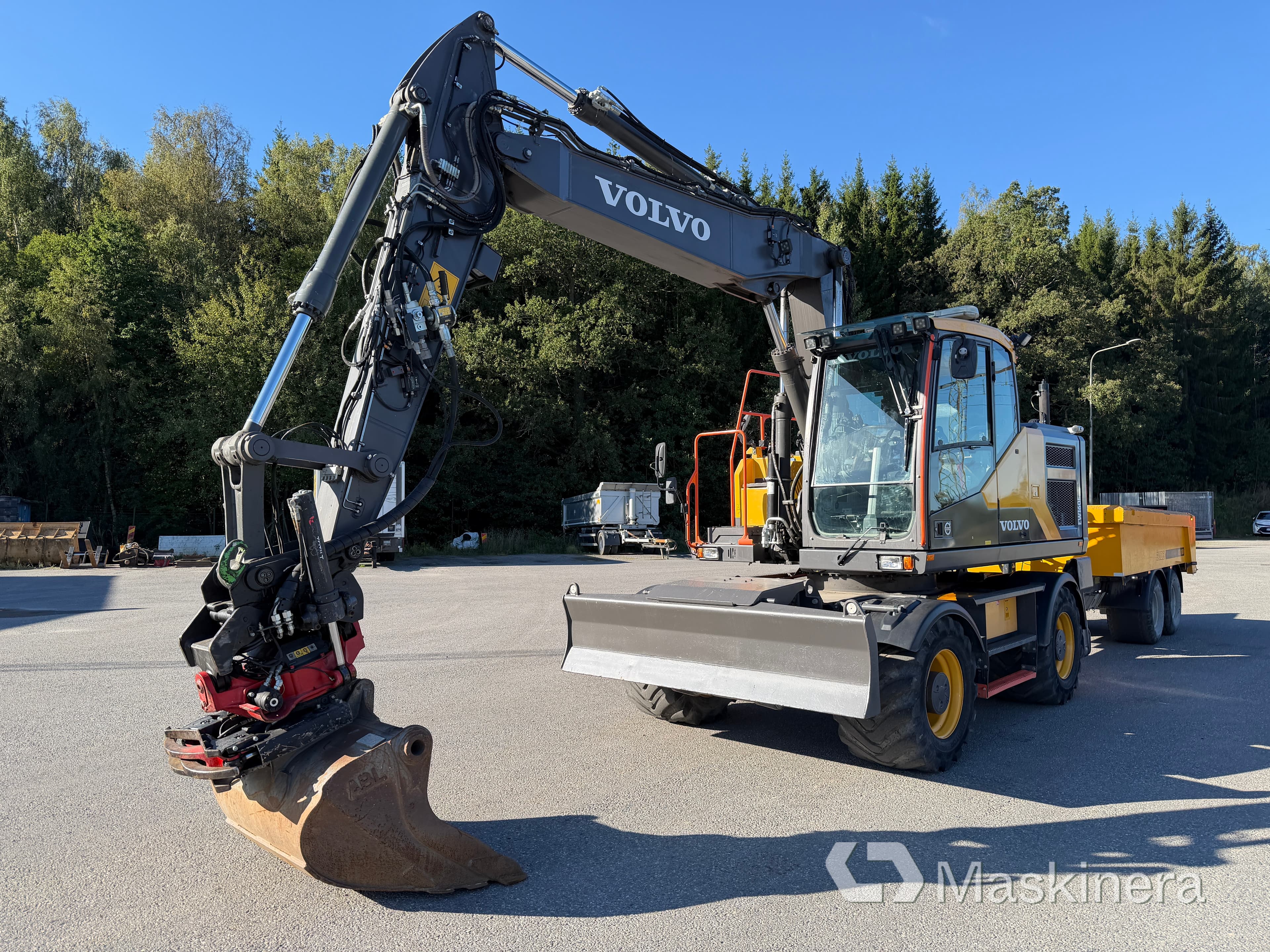 Hjulgrävare Volvo EW160E med tillbehör