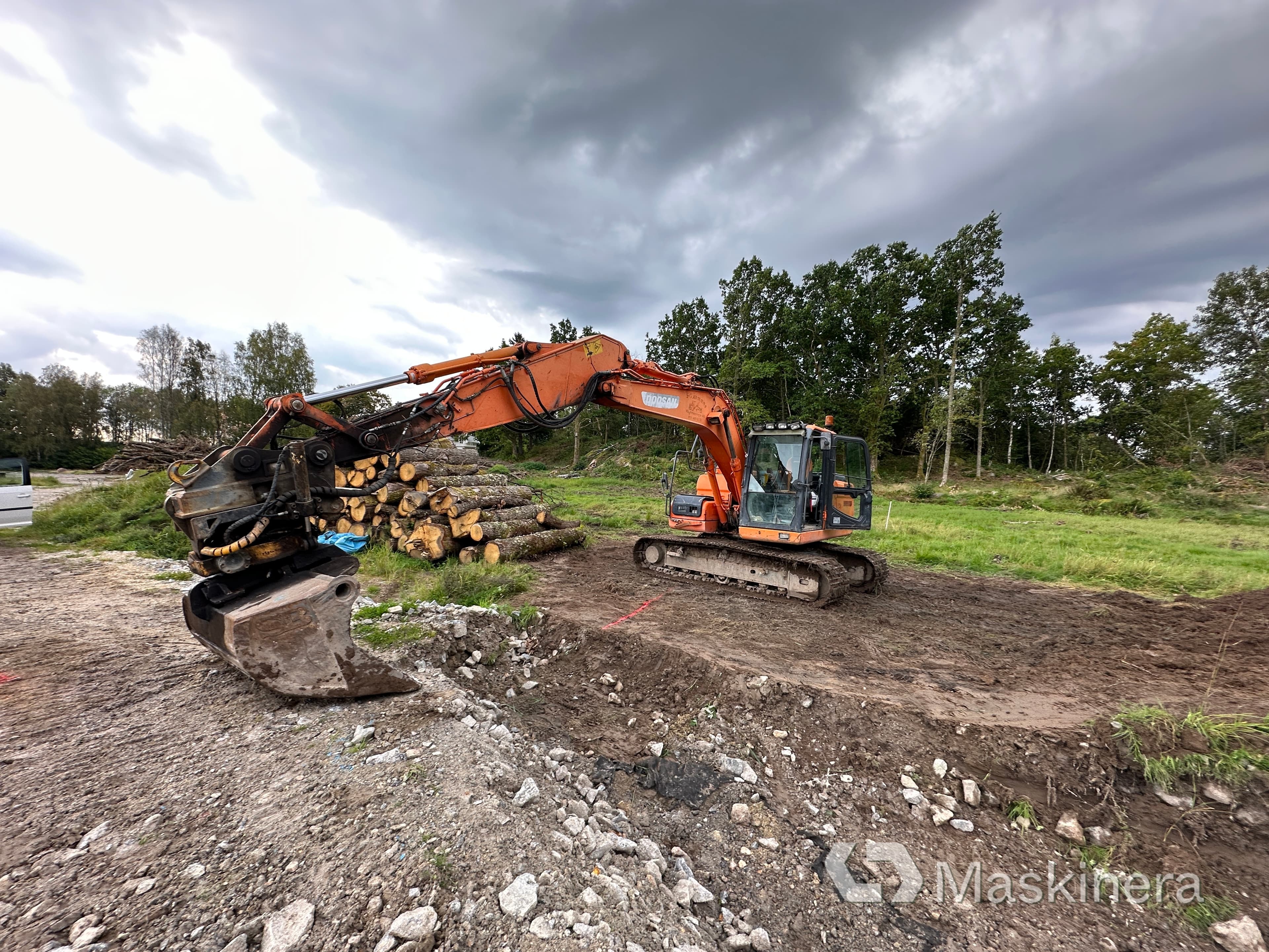 Grävmaskin Doosan DX140 LC-3