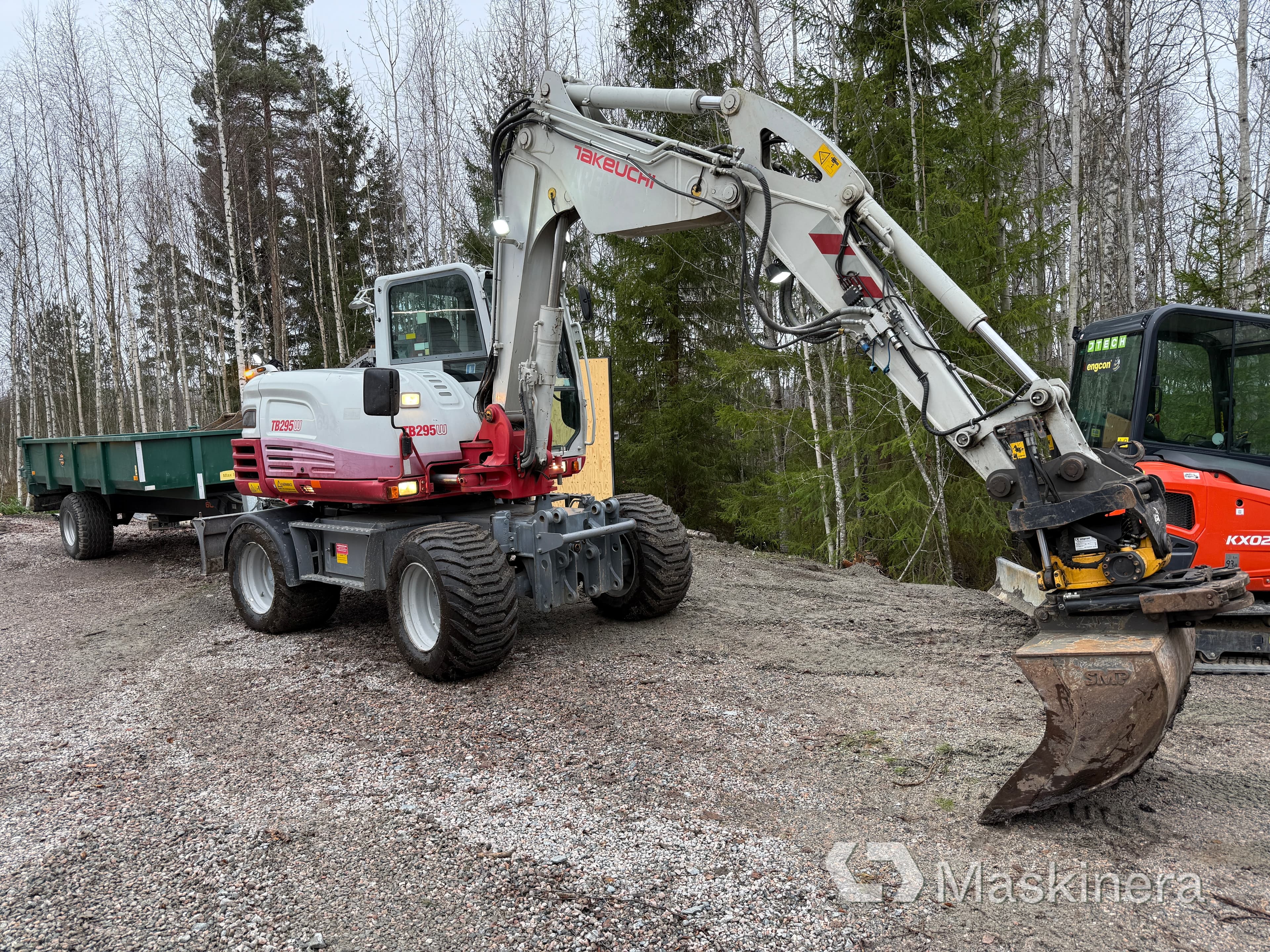Hjulgrävare Takeuchi TB295W med vagn & redskap