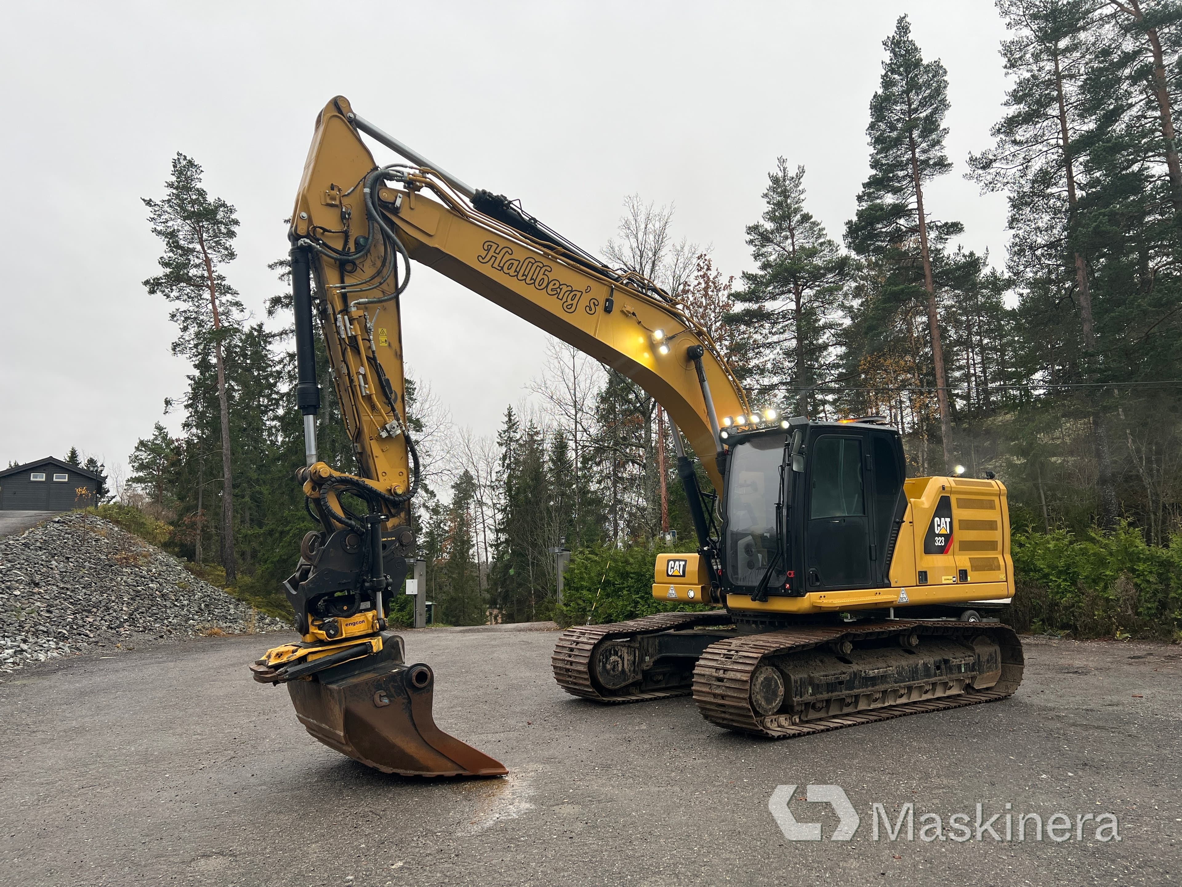 Grävmaskin CAT 323 Next Generation