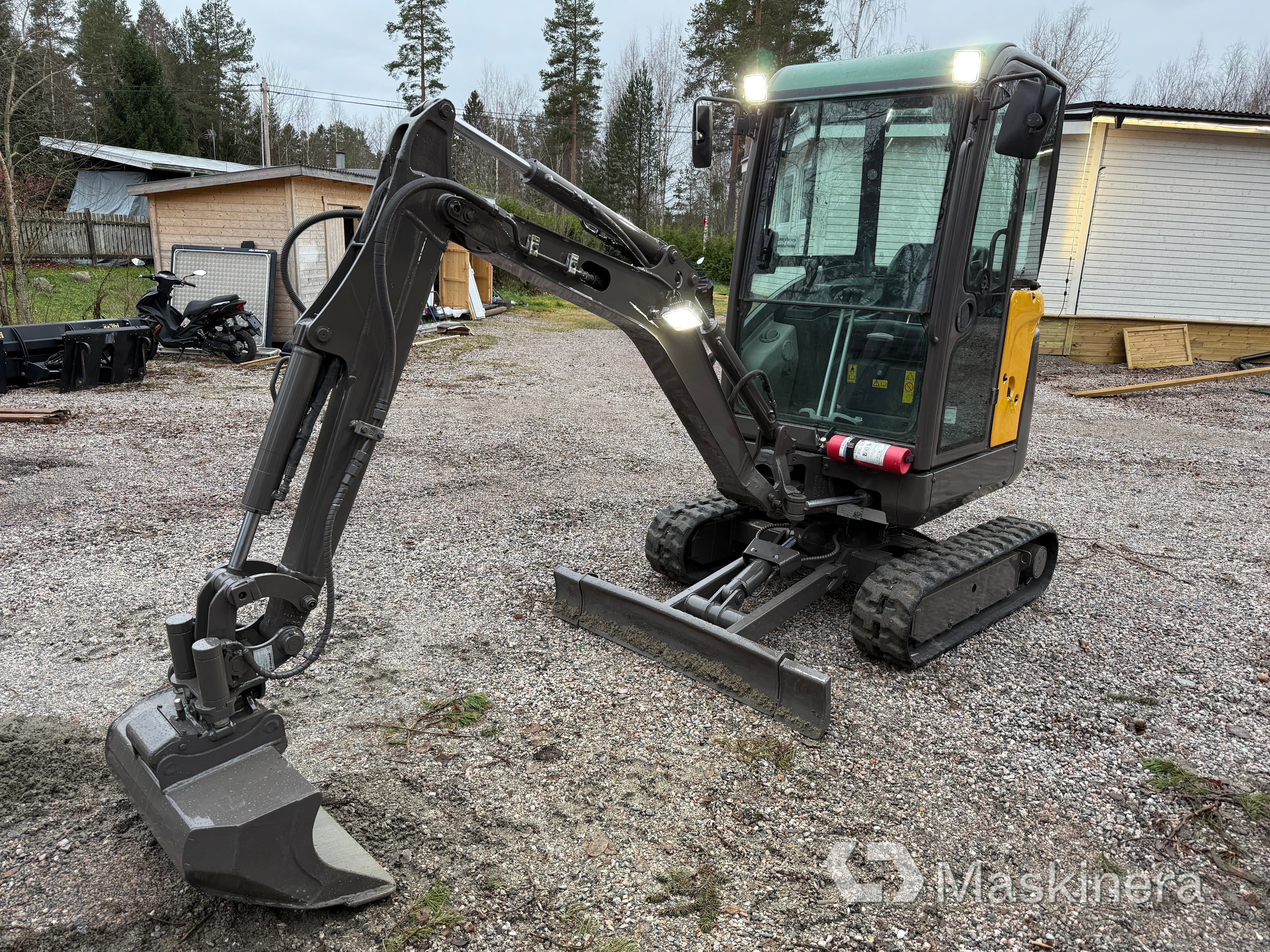 Grävmaskin Volvo EC18C med redskap