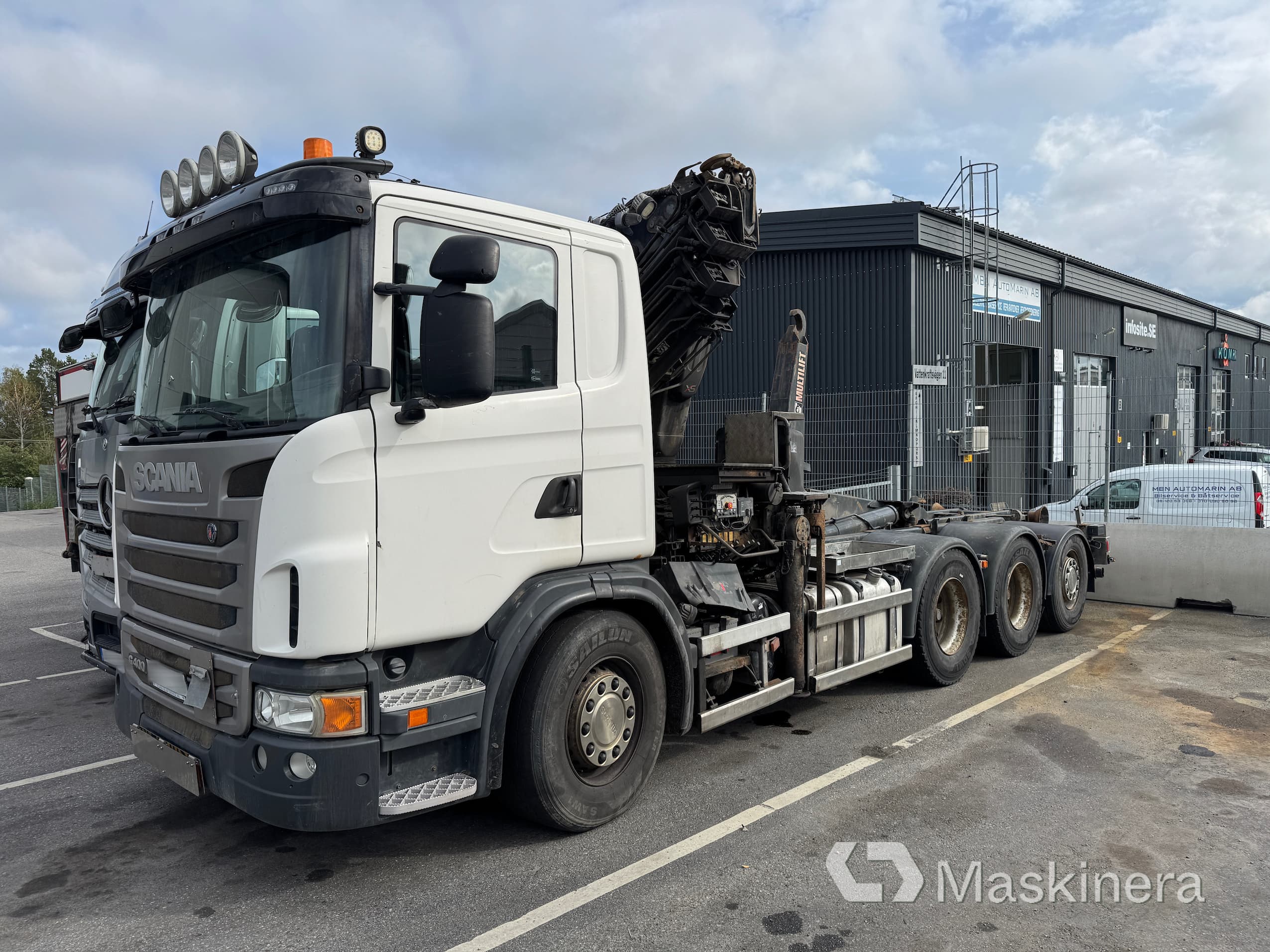 Kranväxlare Scania G400LB8X4*4HNA med HIAB kran