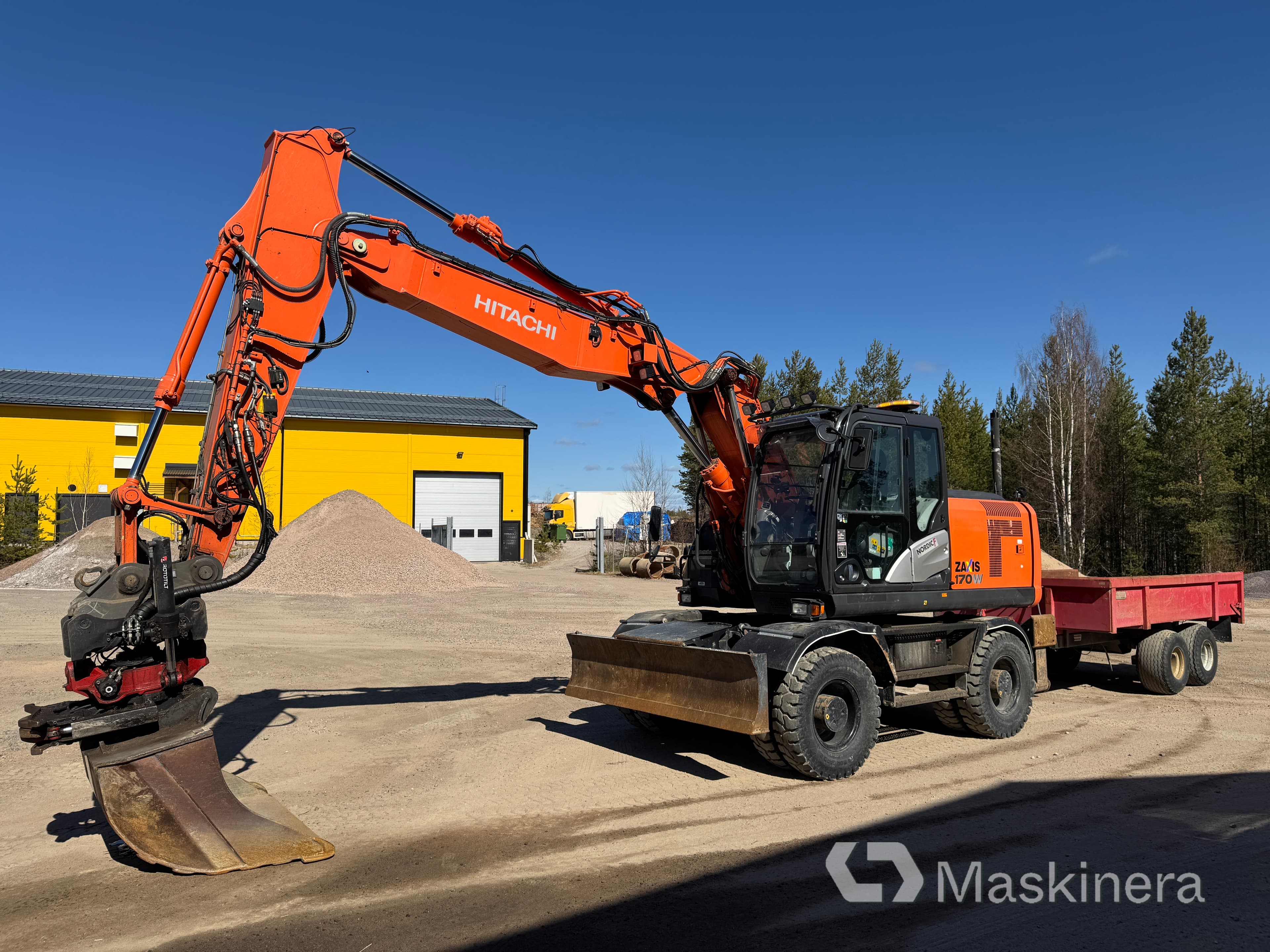 Hjulgrävare Hitachi ZX170W med vagn