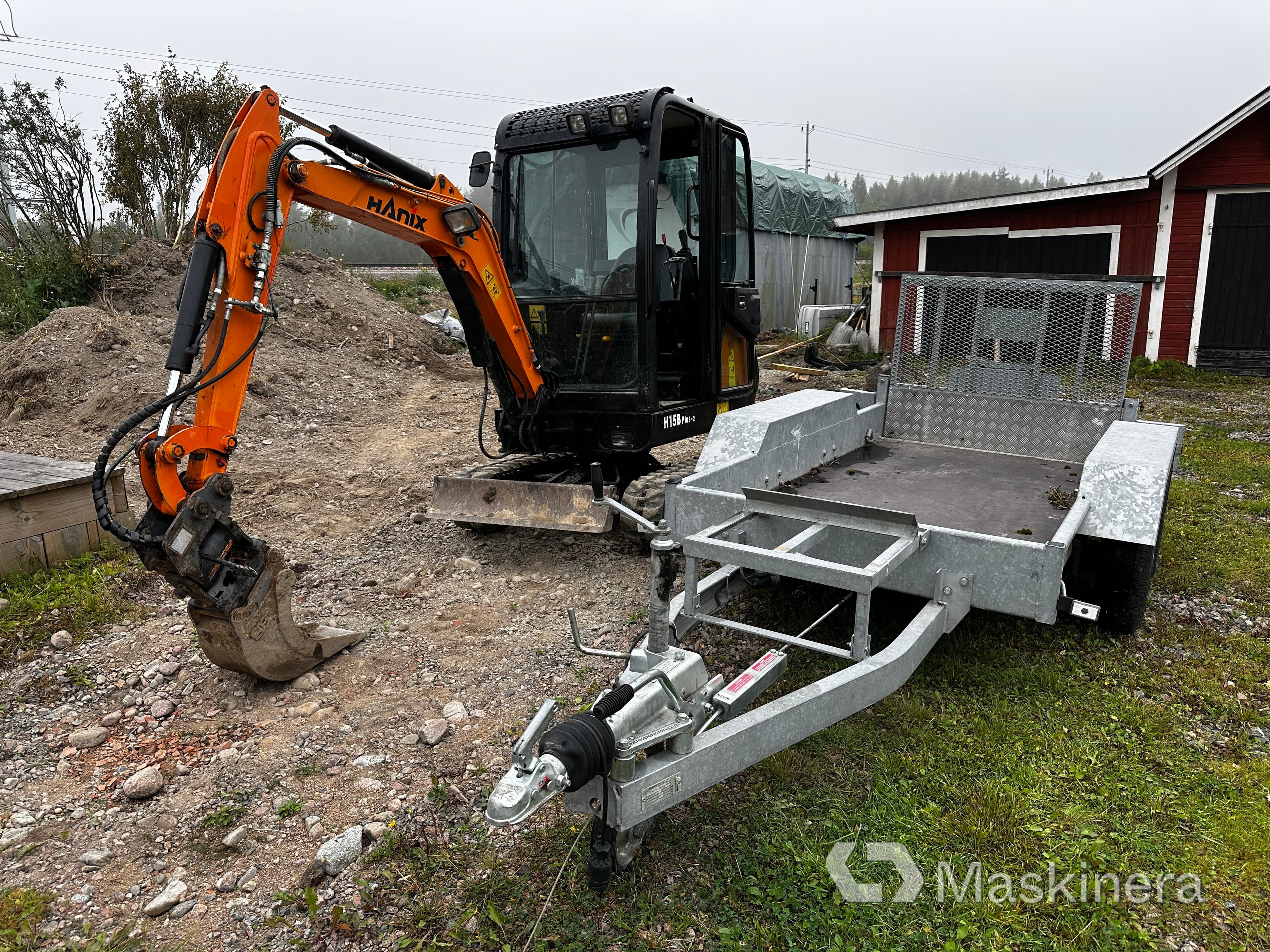 Grävmaskin Hanix H15B Plus-2 med maskintrailer