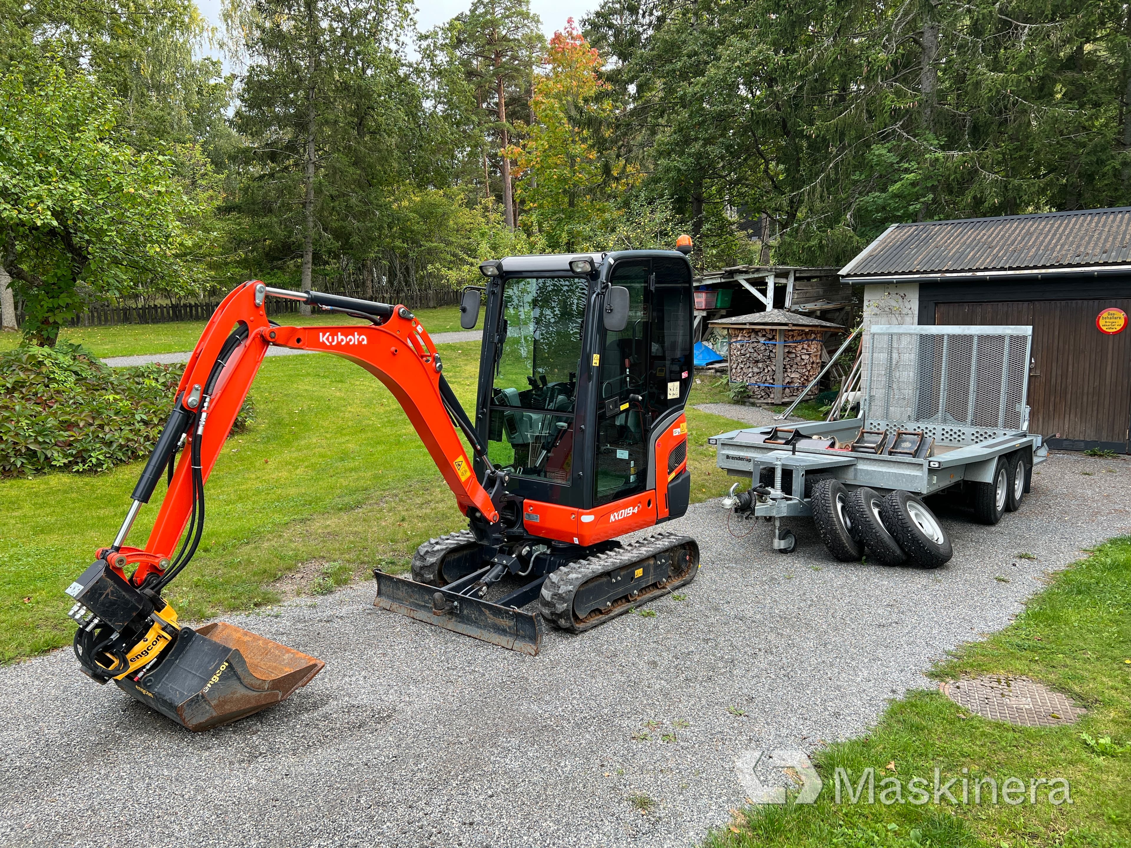 Grävmaskin Kubota KX019-4 med maskinsläp
