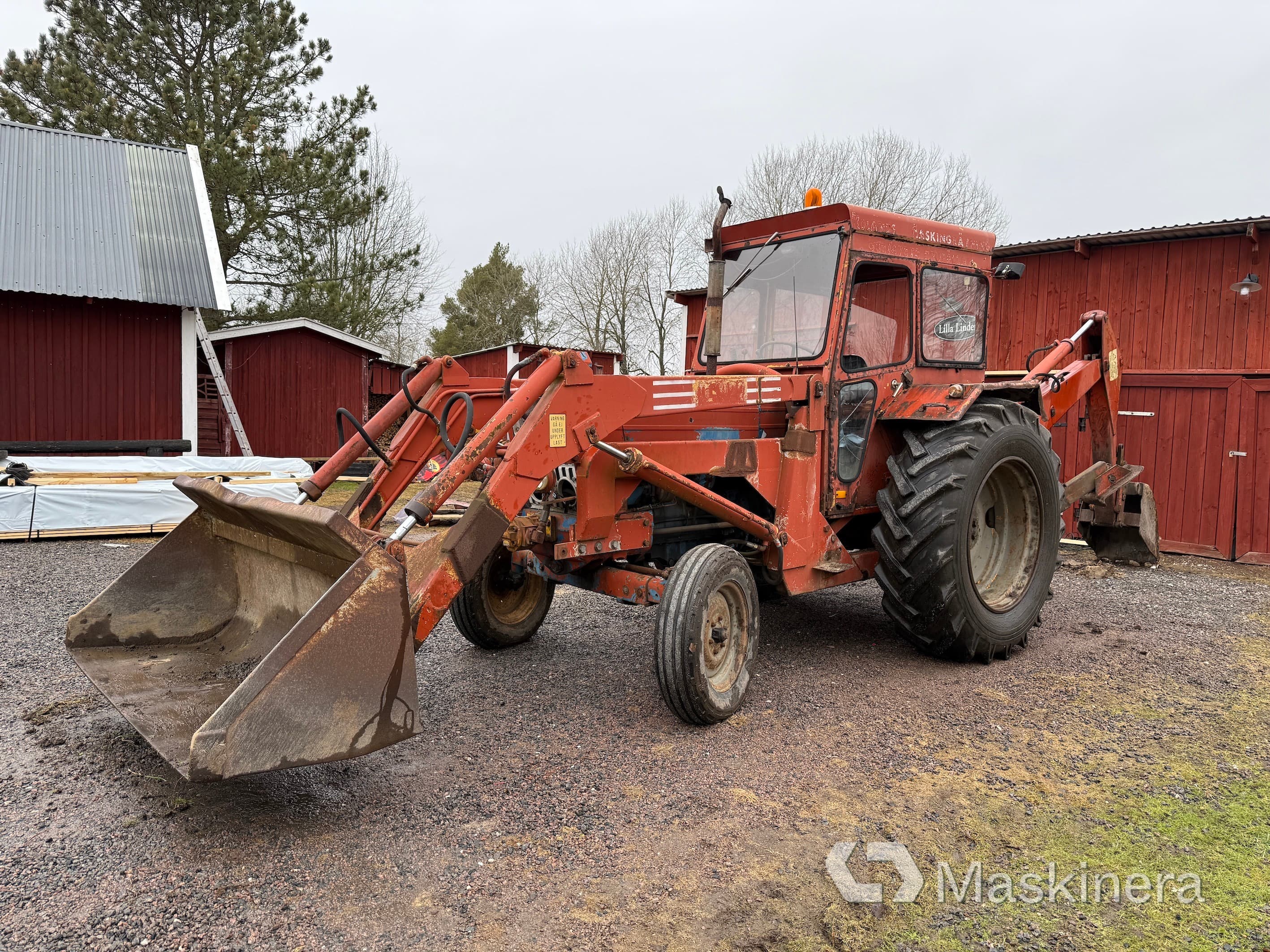 Traktorgrävare GMW KL 915 + Tillbehör