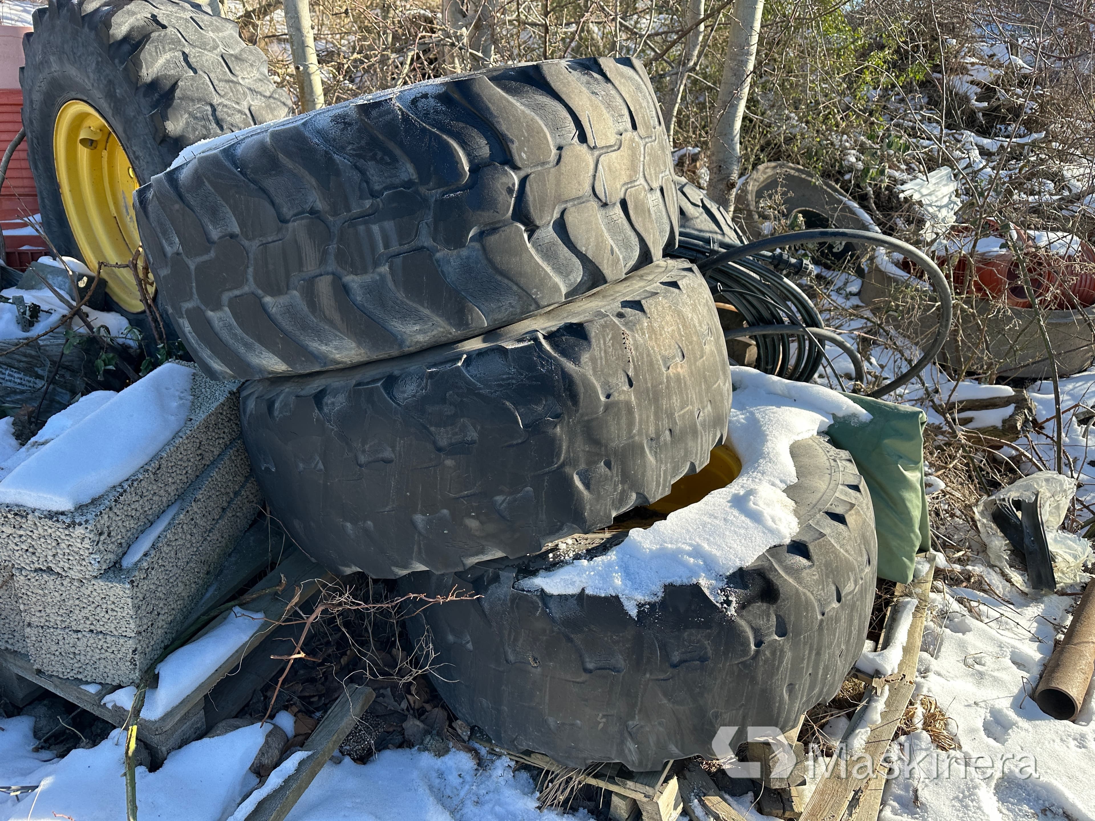 Anläggningsdäck på fälg Dunlop SP T9  405/70R20  