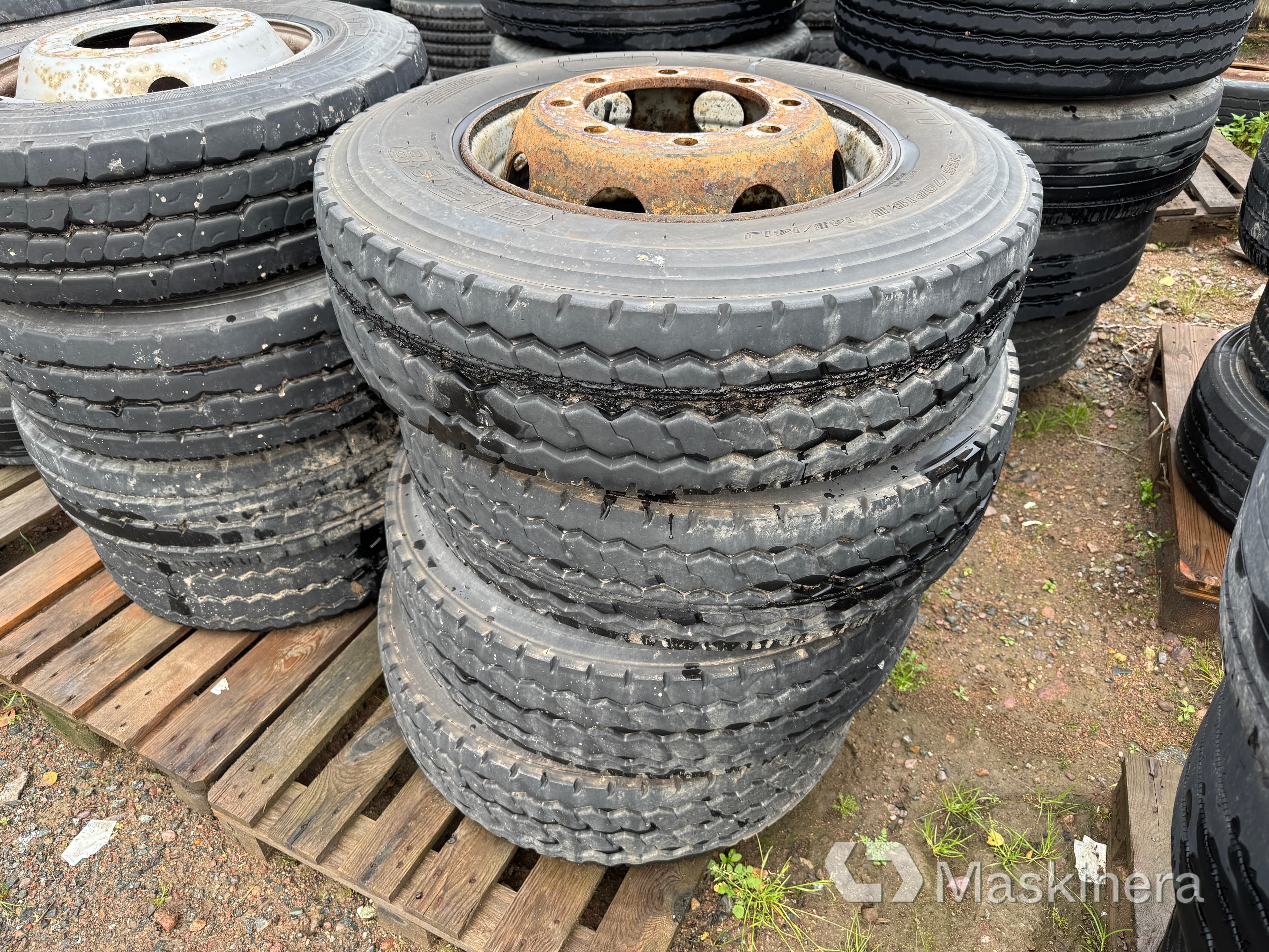 Vinterdäck till släpvagn 4st FALKEN 265/70R19.5