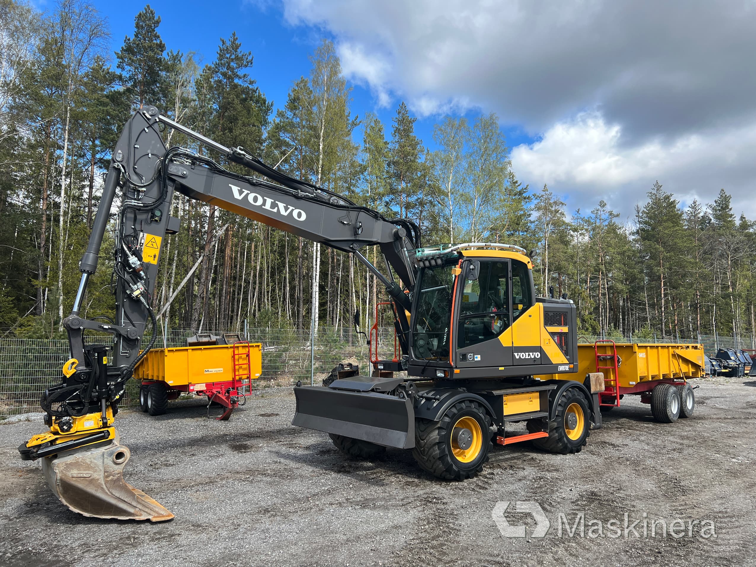 Hjulgrävare Volvo EWR170E med tillbehör