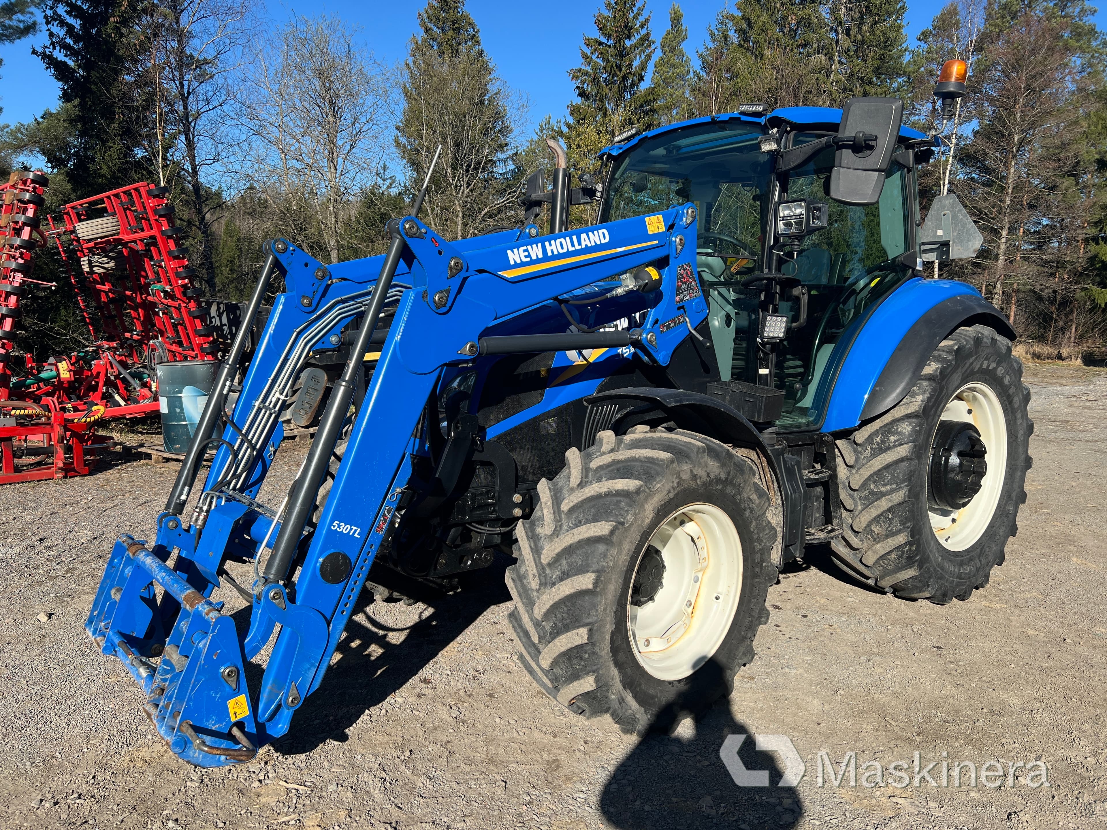 Traktor New Holland T5.85 med frontlastare