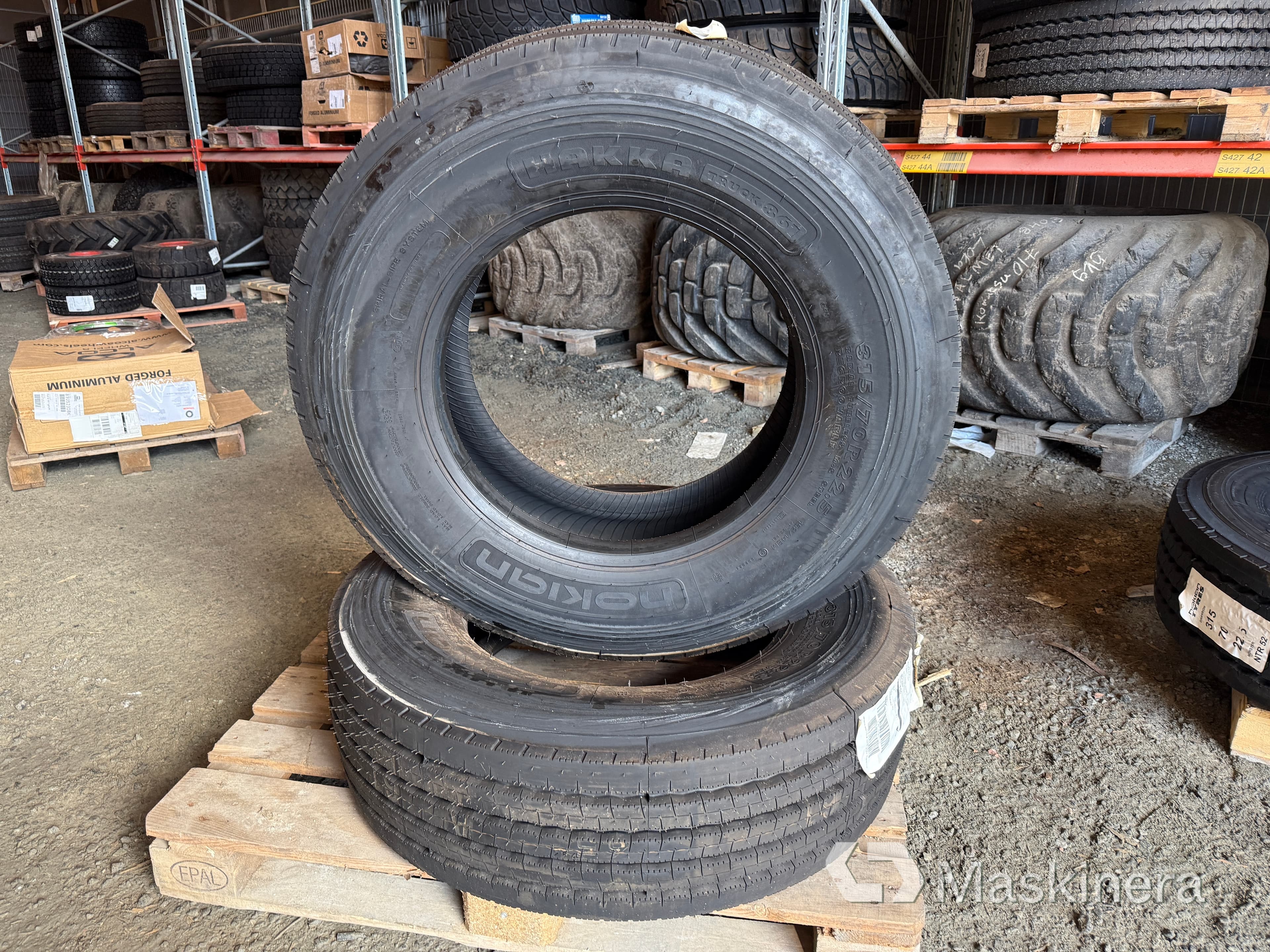 2 st nya lastbilsdäck Nokian Hakkatruck861 315/70R22.5