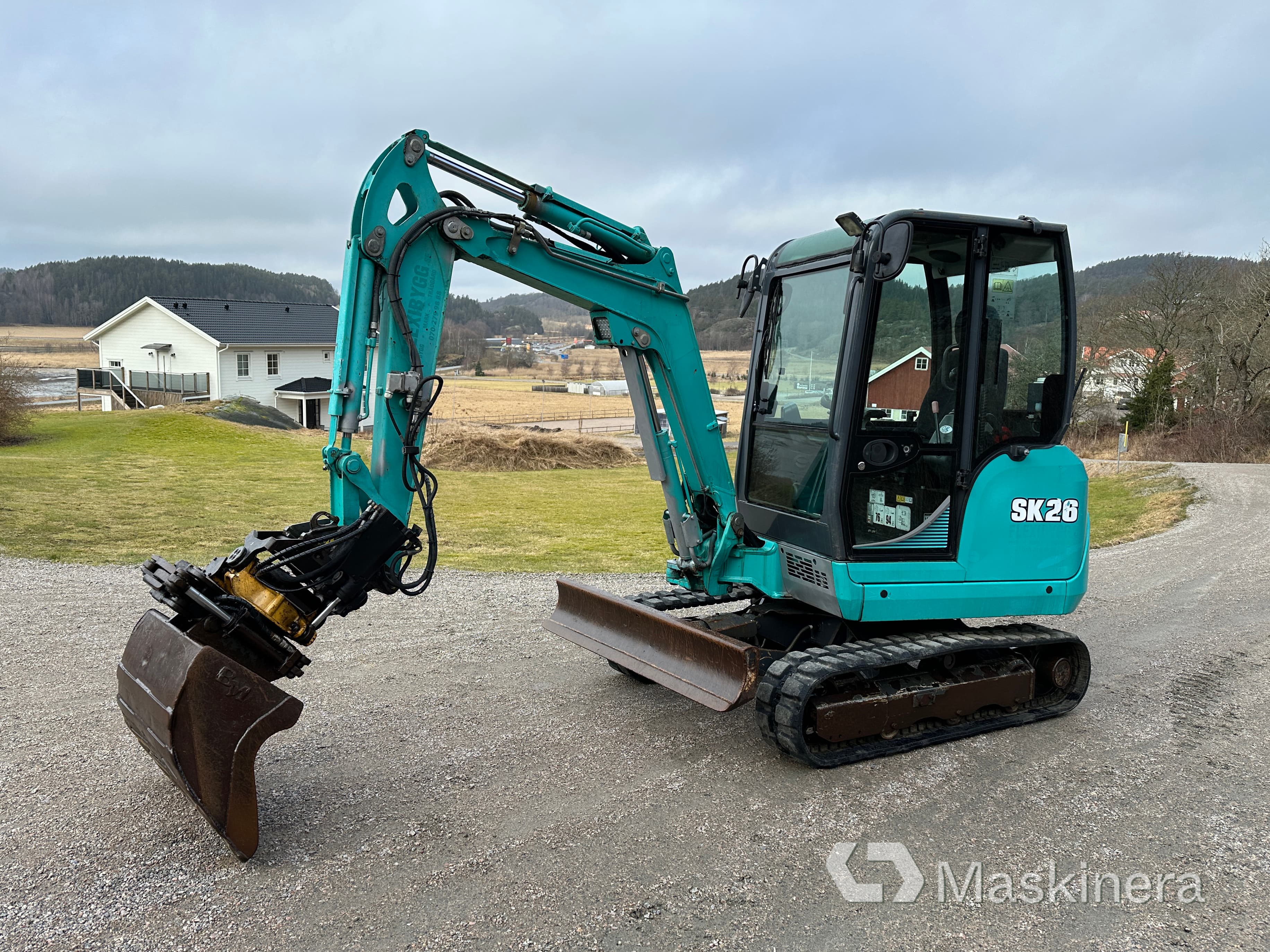 Grävmaskin Kobelco SK26 med ny maskintransport