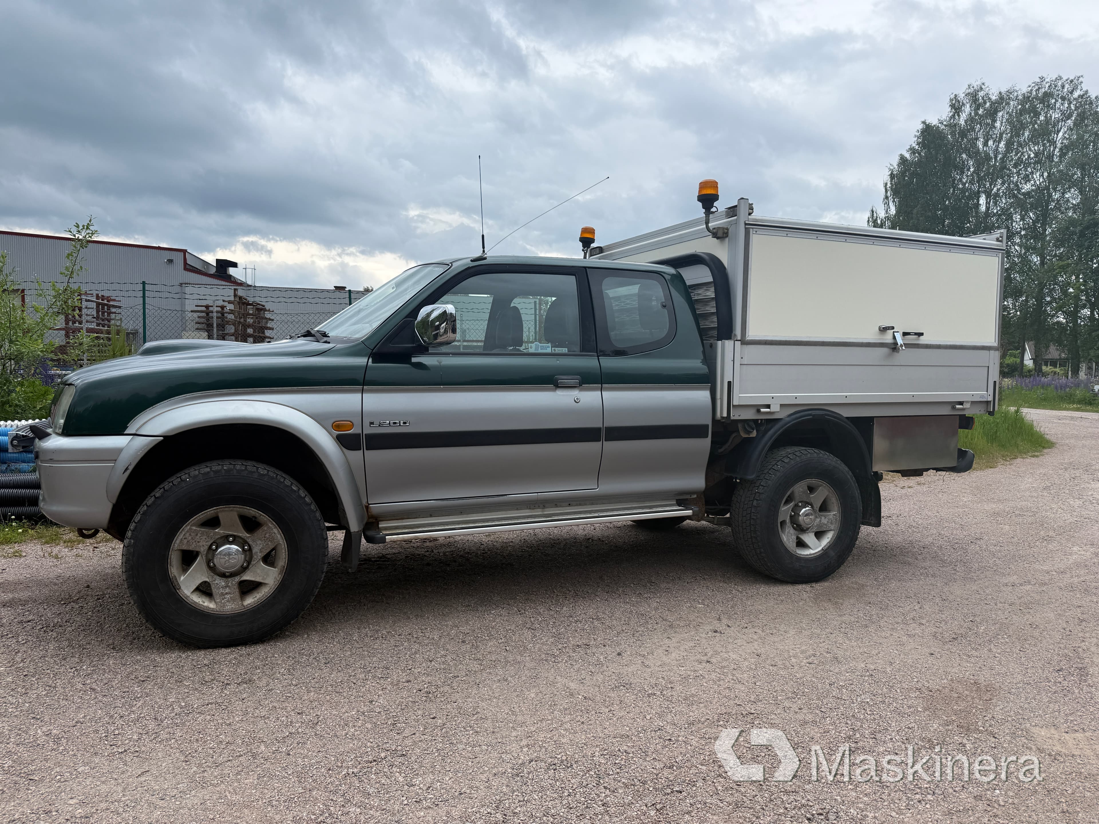 Pickup med skåp Mitsubishi L200 Club Cab 2.5 4x4