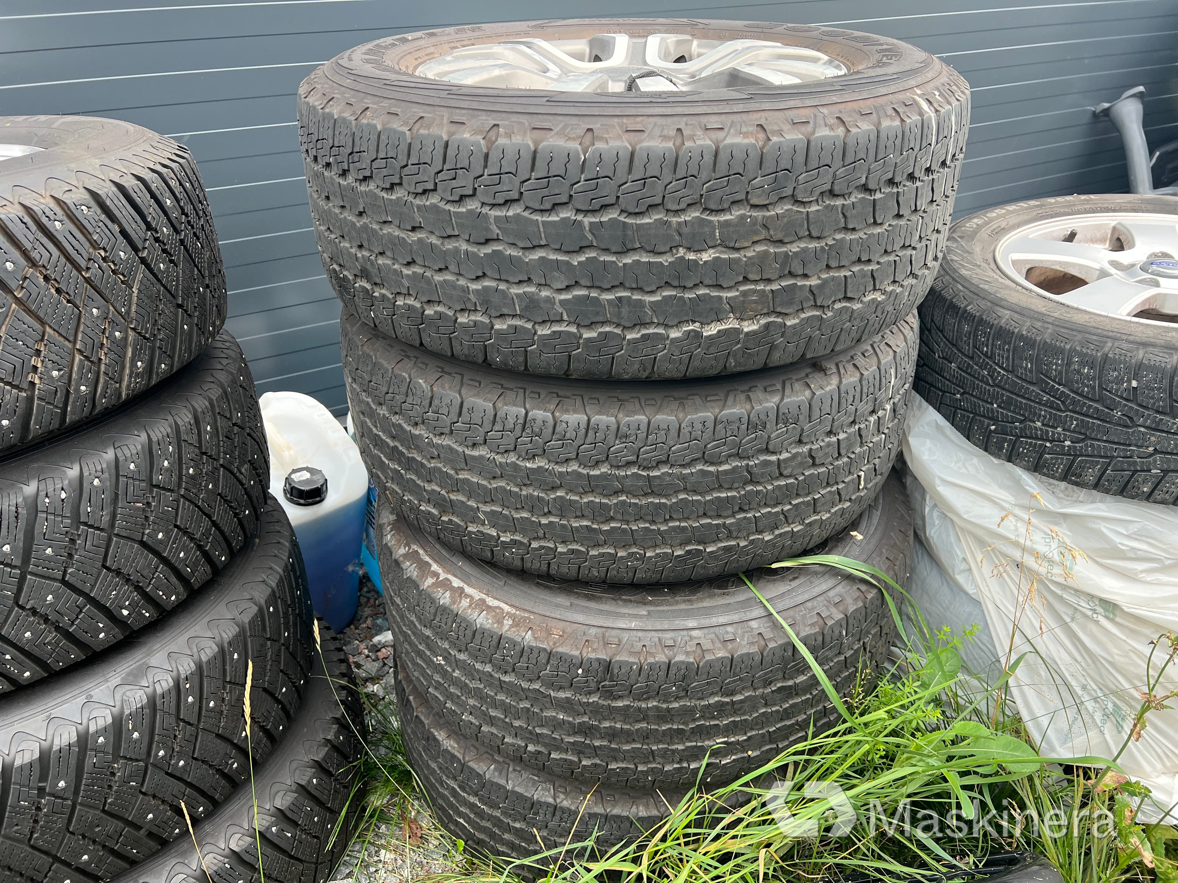 Däck med fälg Goodyear Wrangler 266/60R18